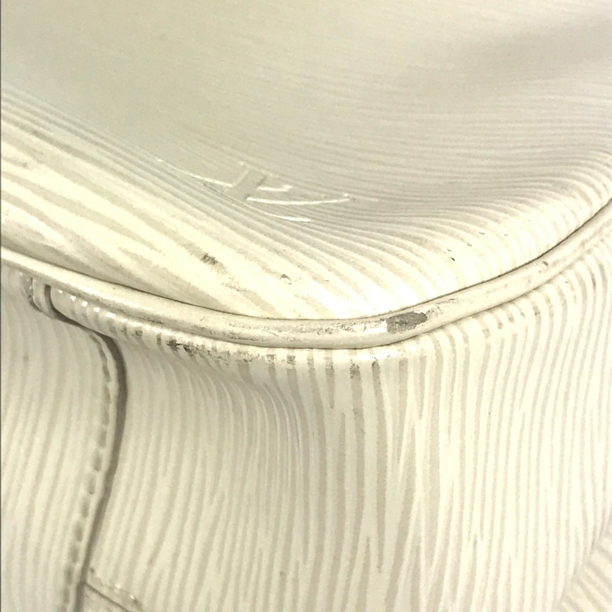 Louis Vuitton Epi White Epi Leather Handbag Tote Bag (Pre-Owned)
