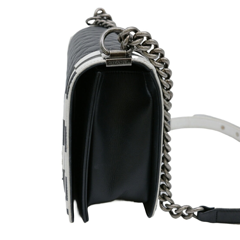 Chanel Boy Chanel Black White Leather Shoulder Bag (Pre-Owned)