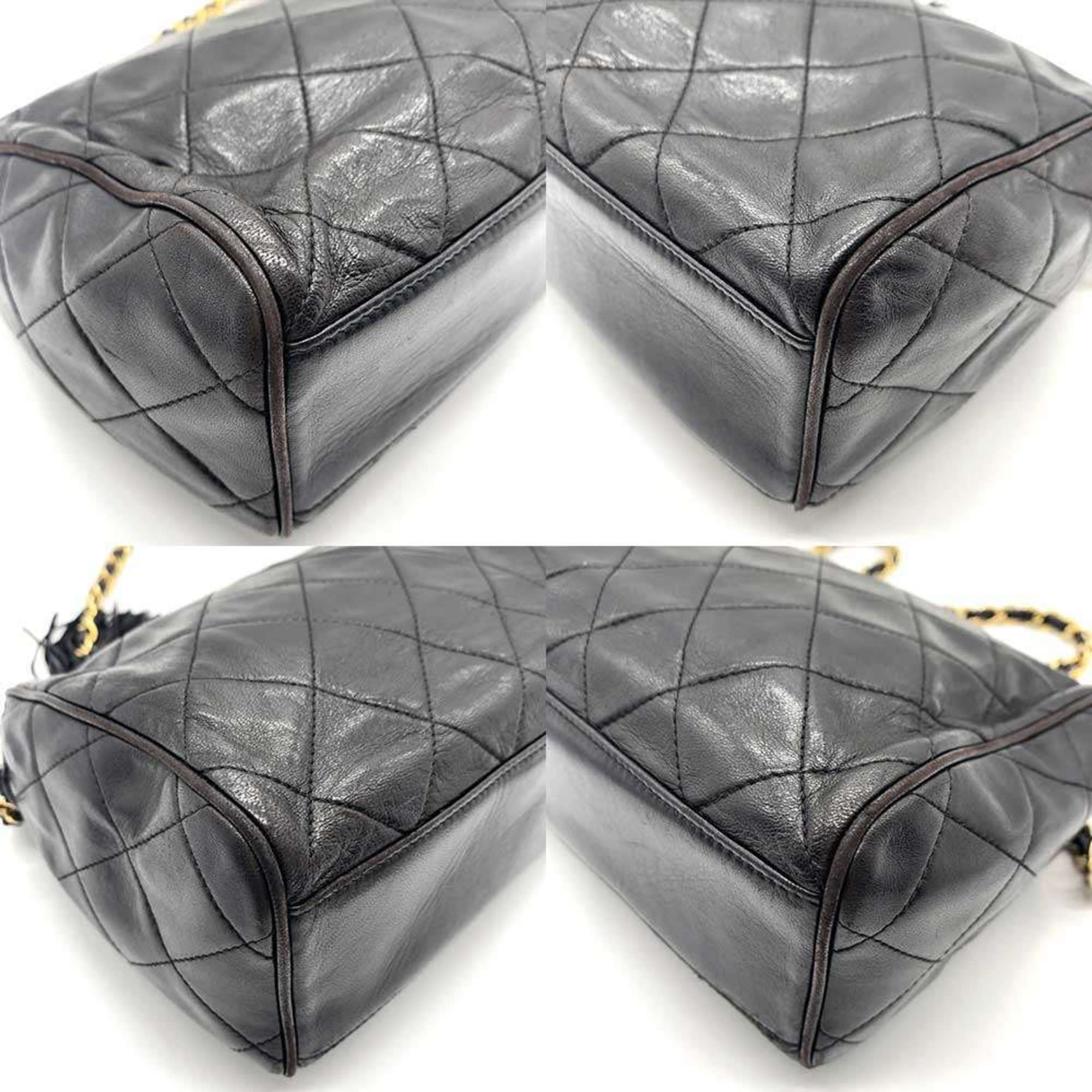 Chanel Matelasse Black Leather Shoulder Bag (Pre-Owned)
