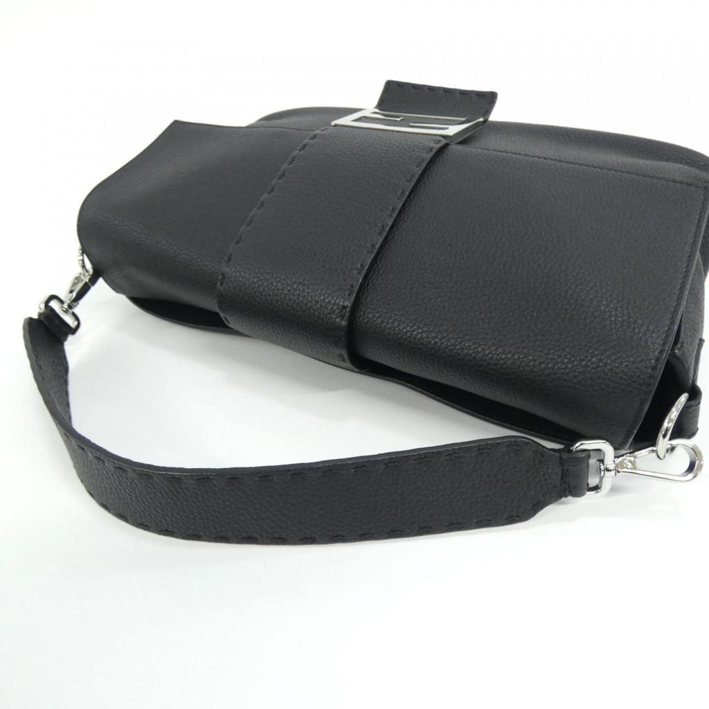 Fendi Black Leather Shoulder Bag (Pre-Owned)