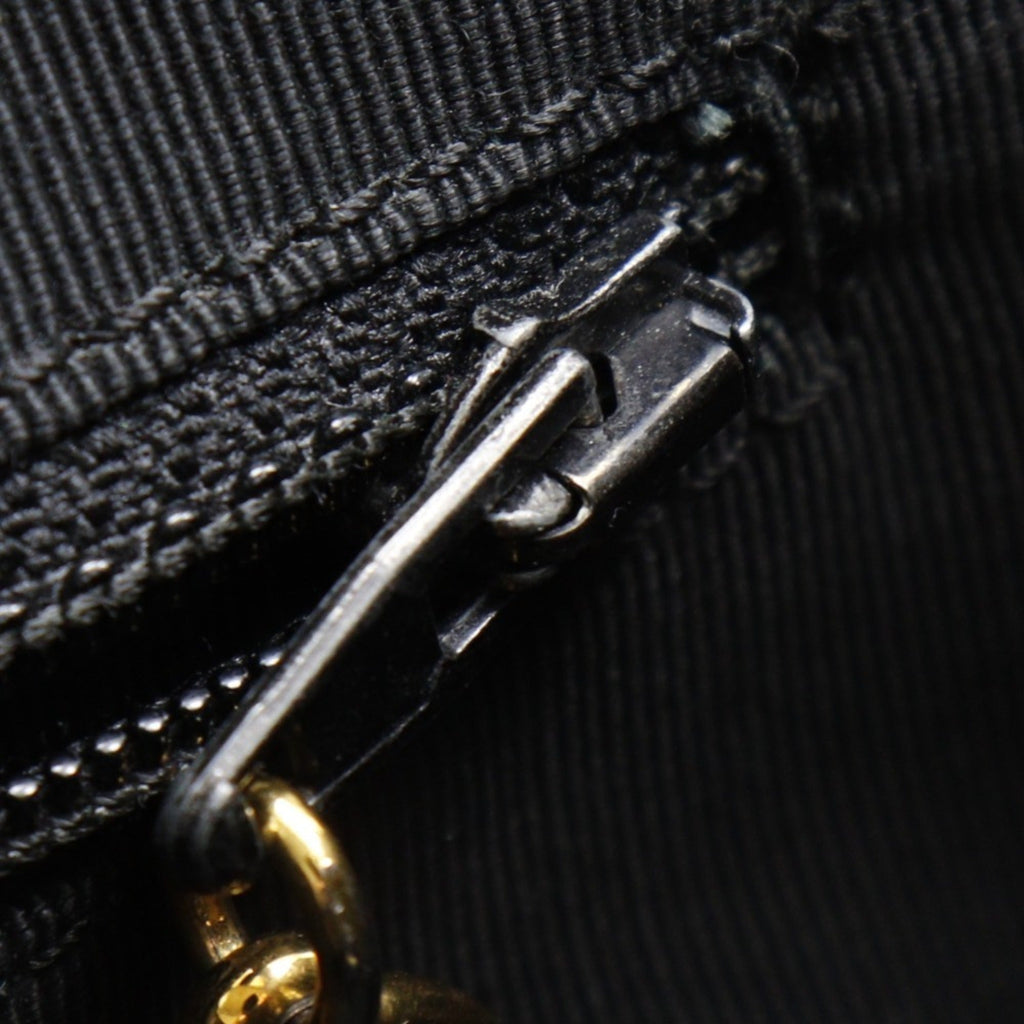 Chanel Black Caviar Leather Handbag (Pre-Owned)
