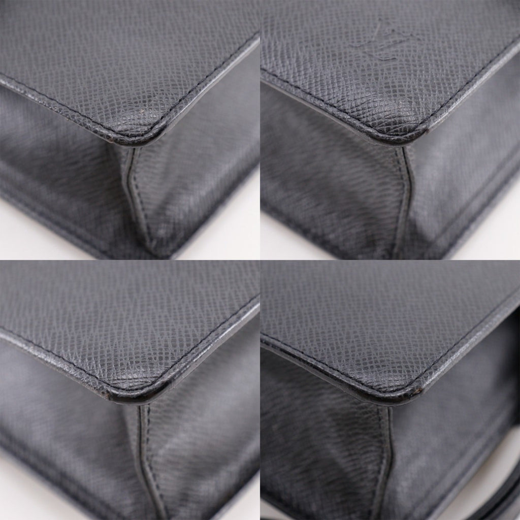 Louis Vuitton Taiga Ardoise Black Taiga Leather Pochette (Pre-Owned)