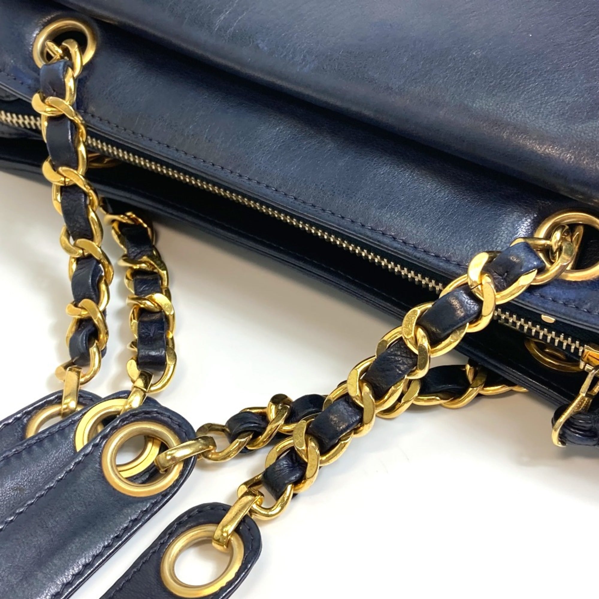 Chanel Navy Leather Shoulder Bag (Pre-Owned)