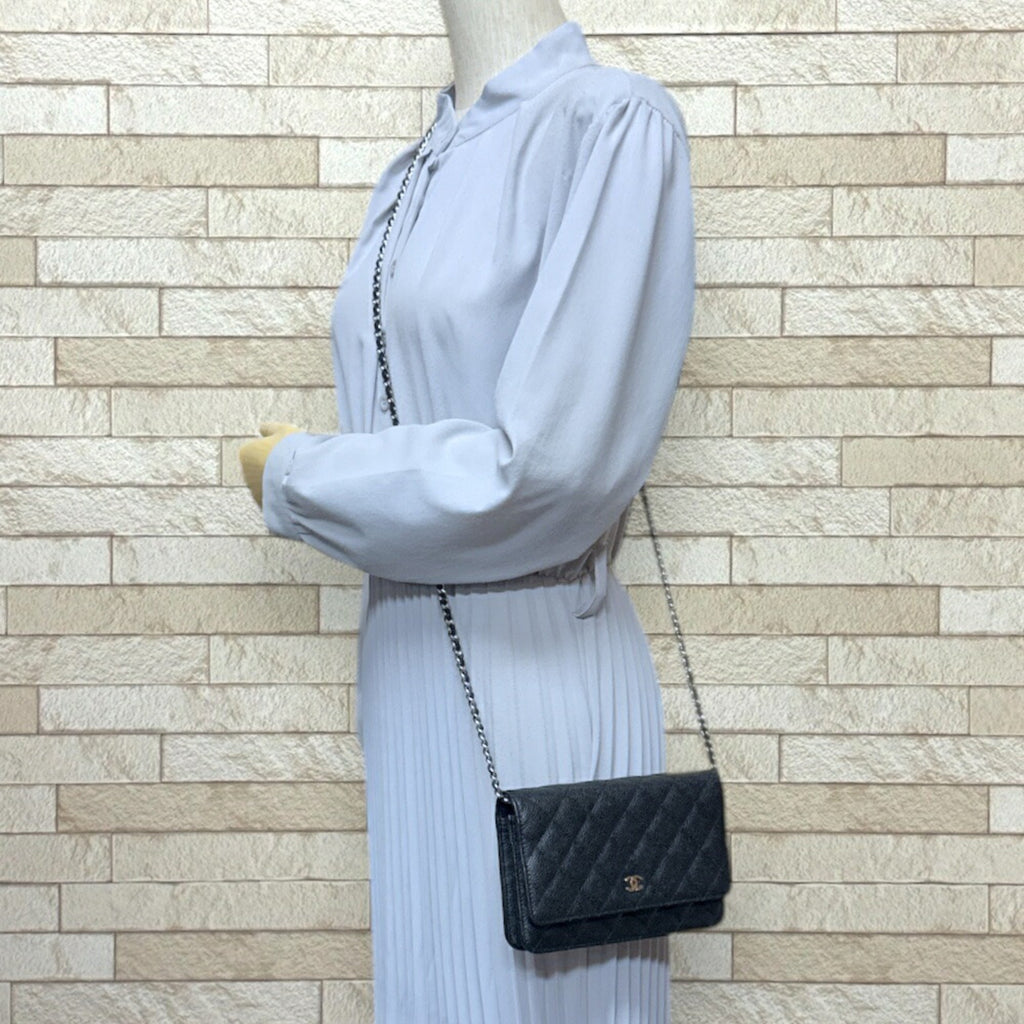 Chanel Black Grained Calfskin Shoulder Bag (Pre-Owned)