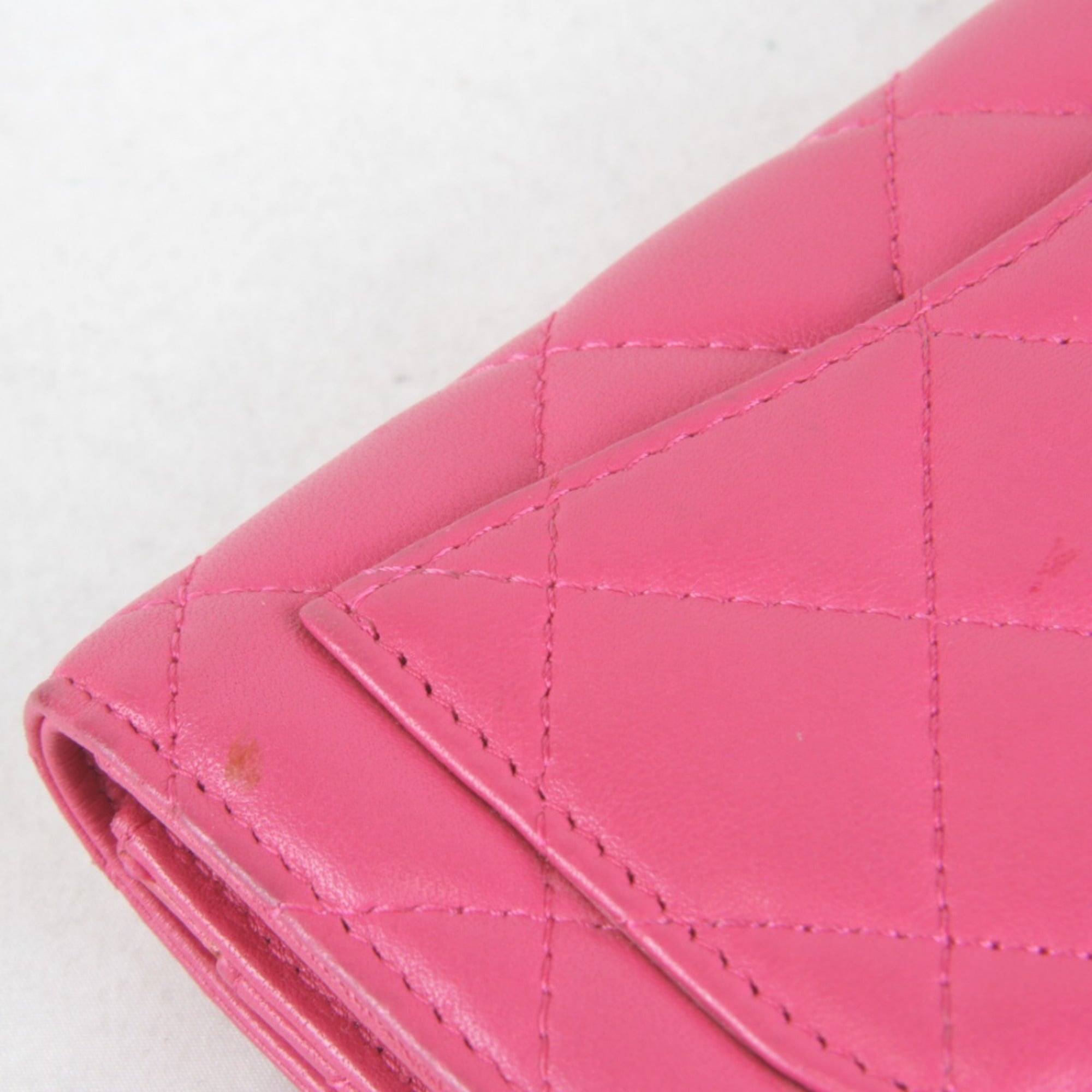 Chanel Pink Leather Wallet (Bi-Fold) (Pre-Owned)
