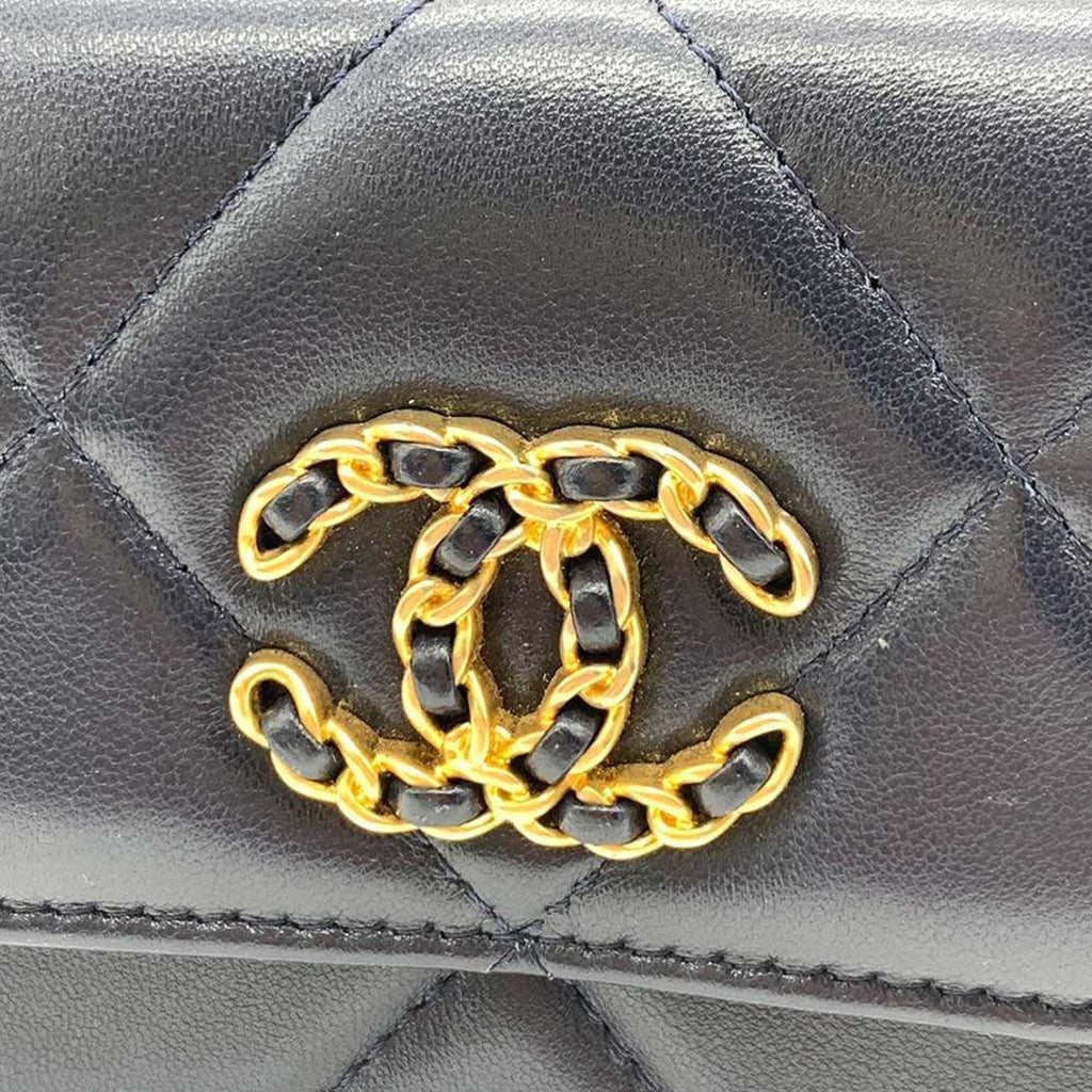 Chanel Navy Shoulder Bag (Pre-Owned)