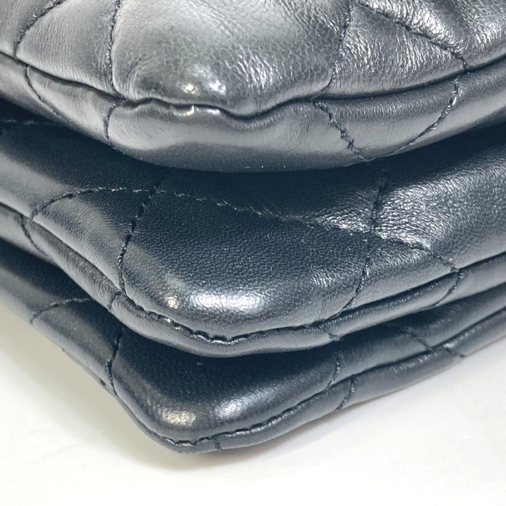 Chanel Black Leather Shoulder Bag (Pre-Owned)