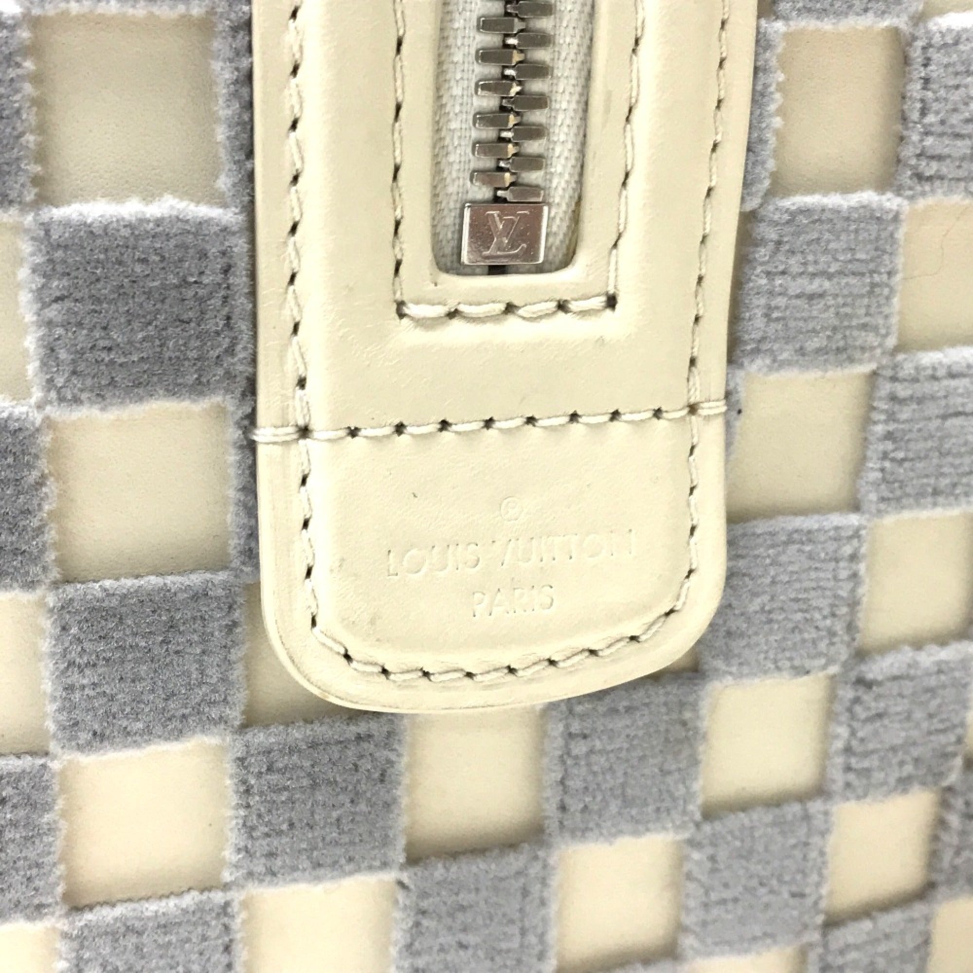 Louis Vuitton White Other Handbag (Pre-Owned)