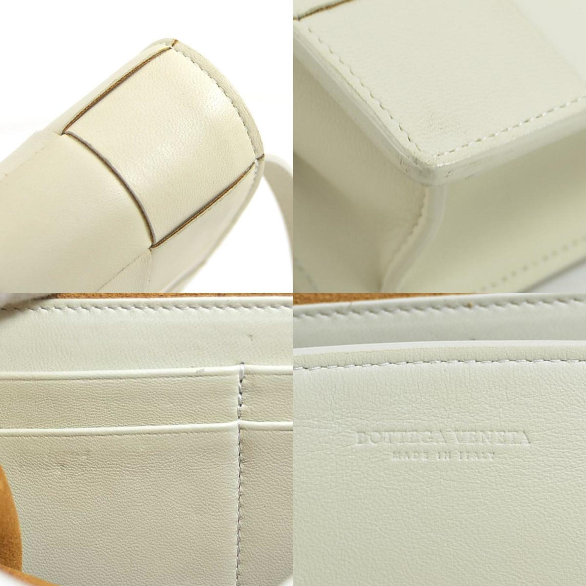 Bottega Veneta Ivory Leather Shoulder Bag (Pre-Owned)