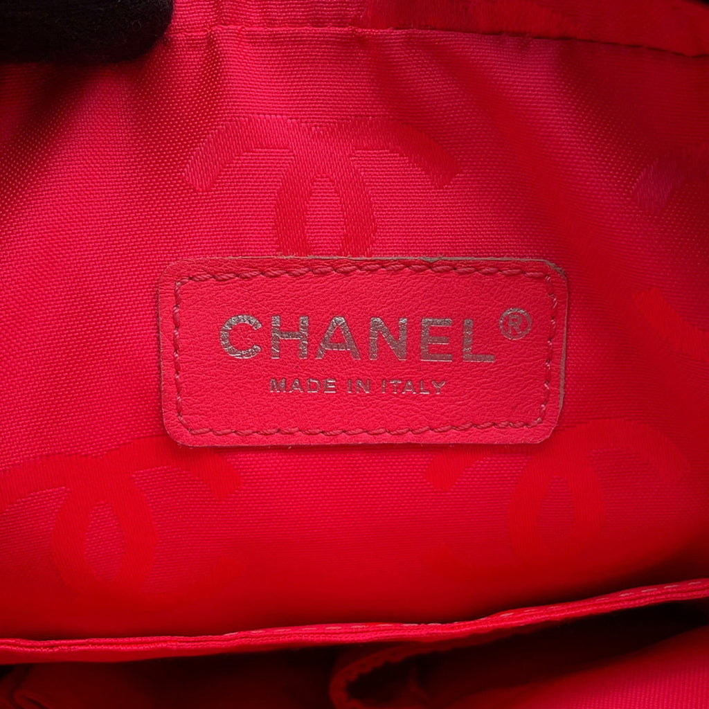 Chanel Black Leather Shoulder Bag (Pre-Owned)