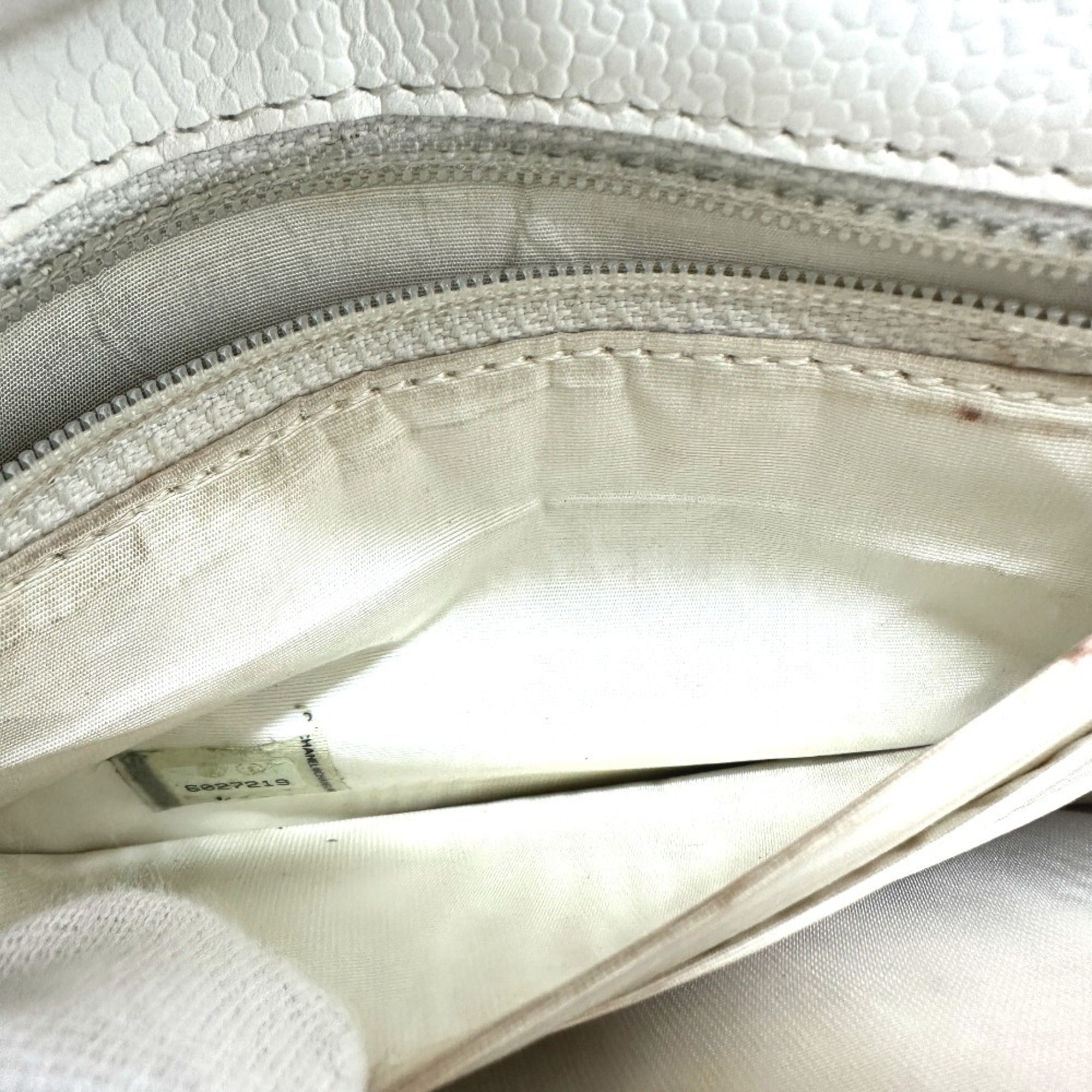 Chanel White Grained Calfskin Wallet (Bi-Fold) (Pre-Owned)