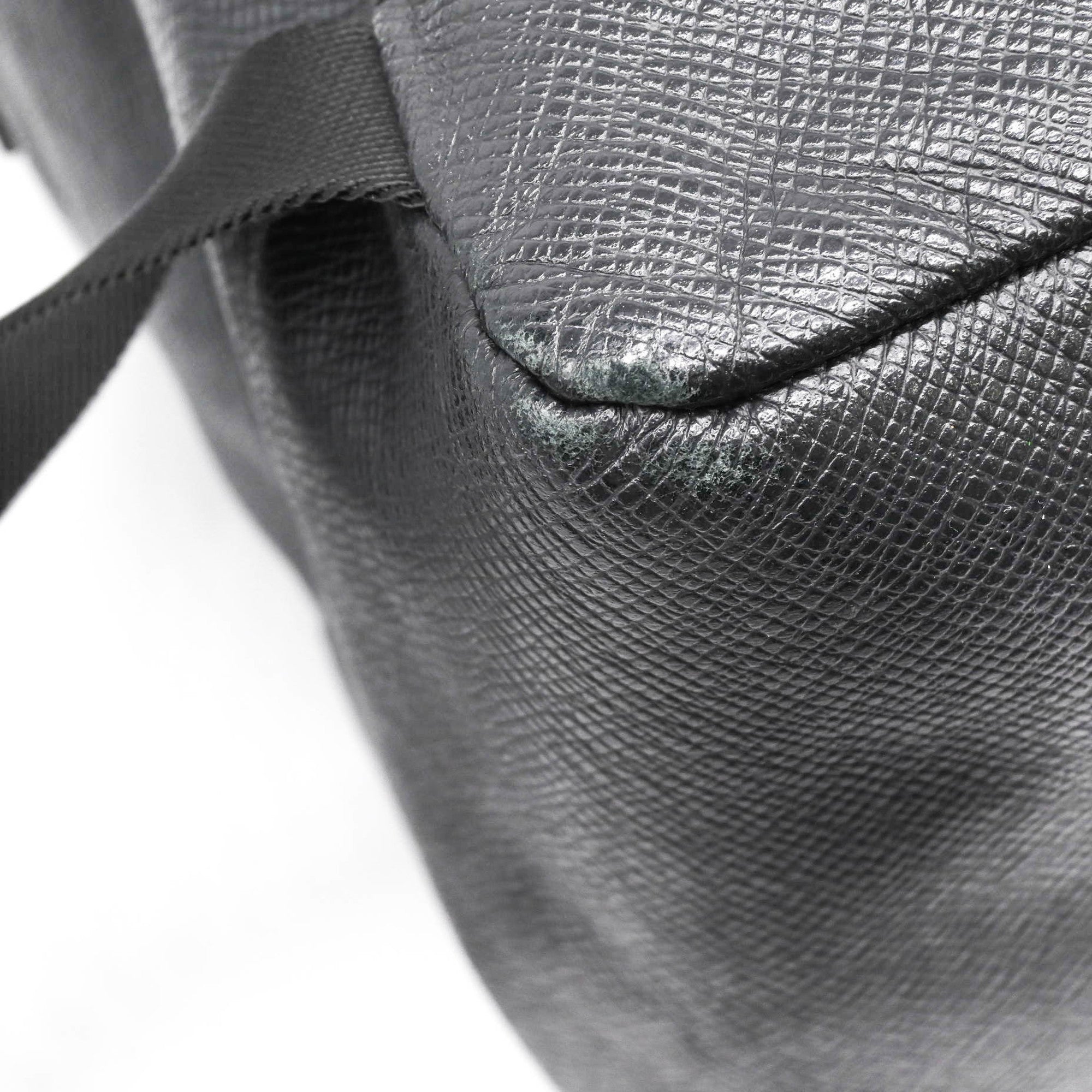 Louis Vuitton Taiga Black Taiga Leather Backpack (Pre-Owned)