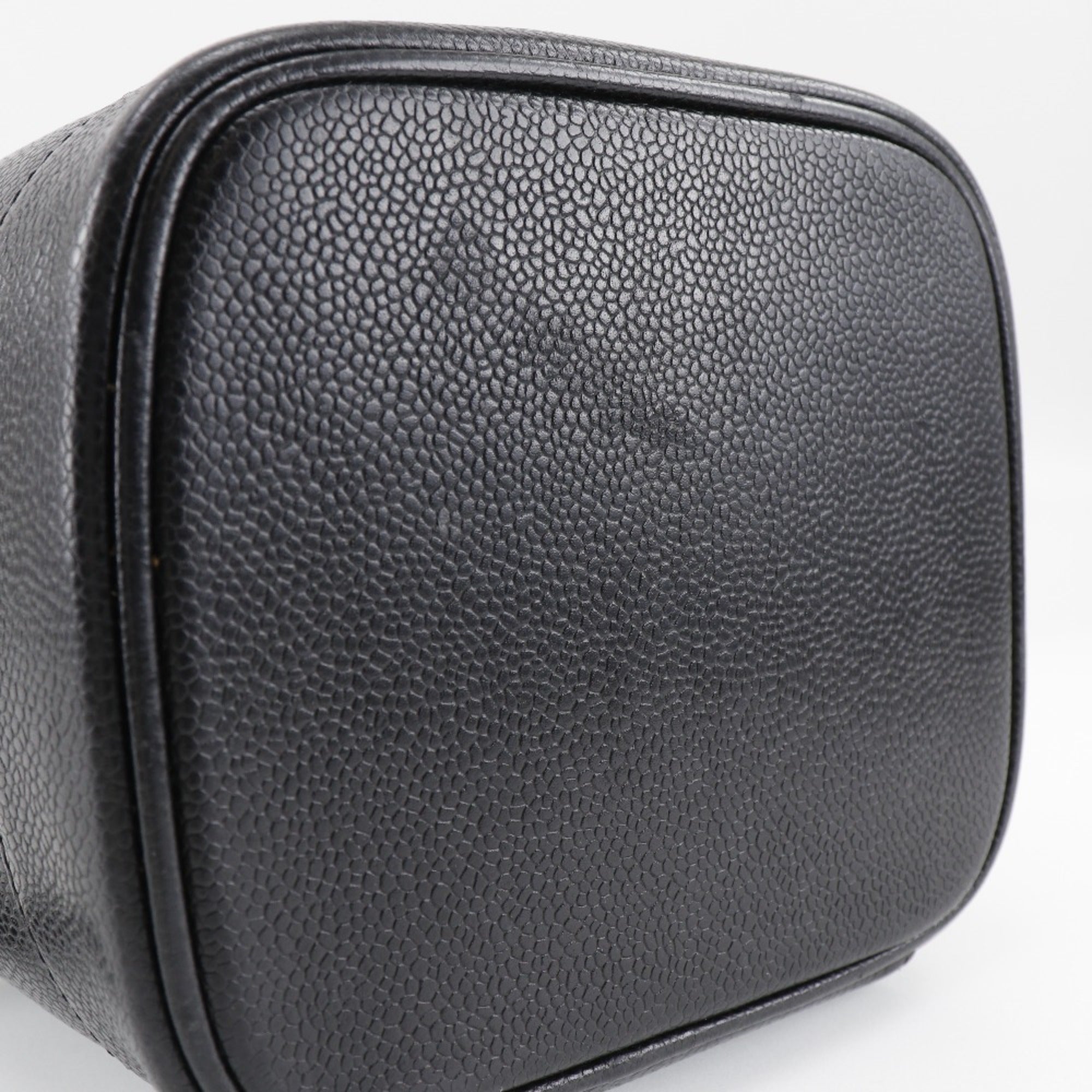 Chanel Caviar Skin Black Caviar Leather Handbag (Pre-Owned)