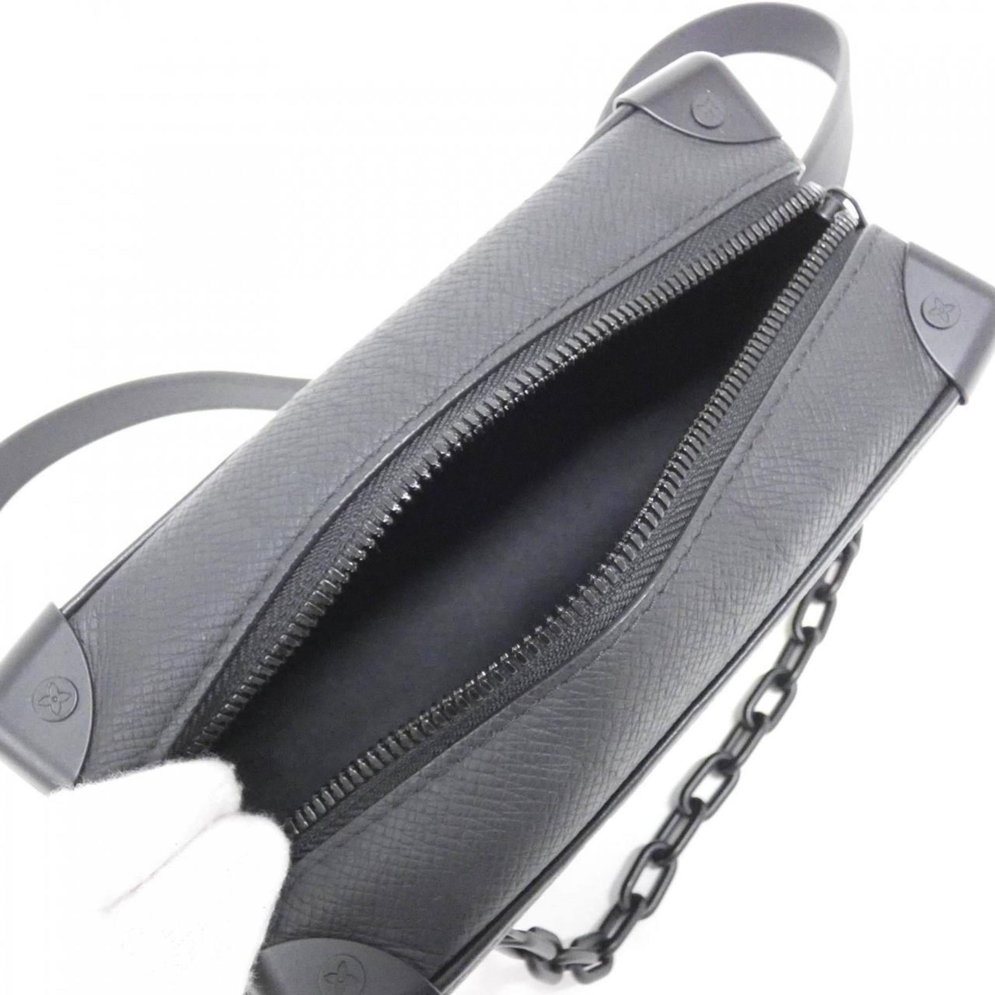 Louis Vuitton Black Leather Shoulder Bag (Pre-Owned)