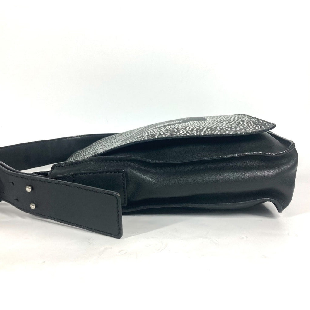 Chanel Black White Leather Shoulder Bag (Pre-Owned)