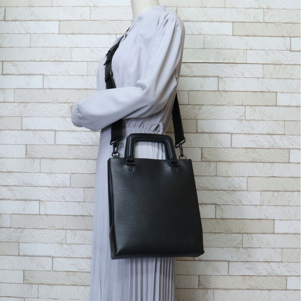 Louis Vuitton 2004 Spring Summer Collection Black Epi Leather Shoulder Bag (Pre-Owned)