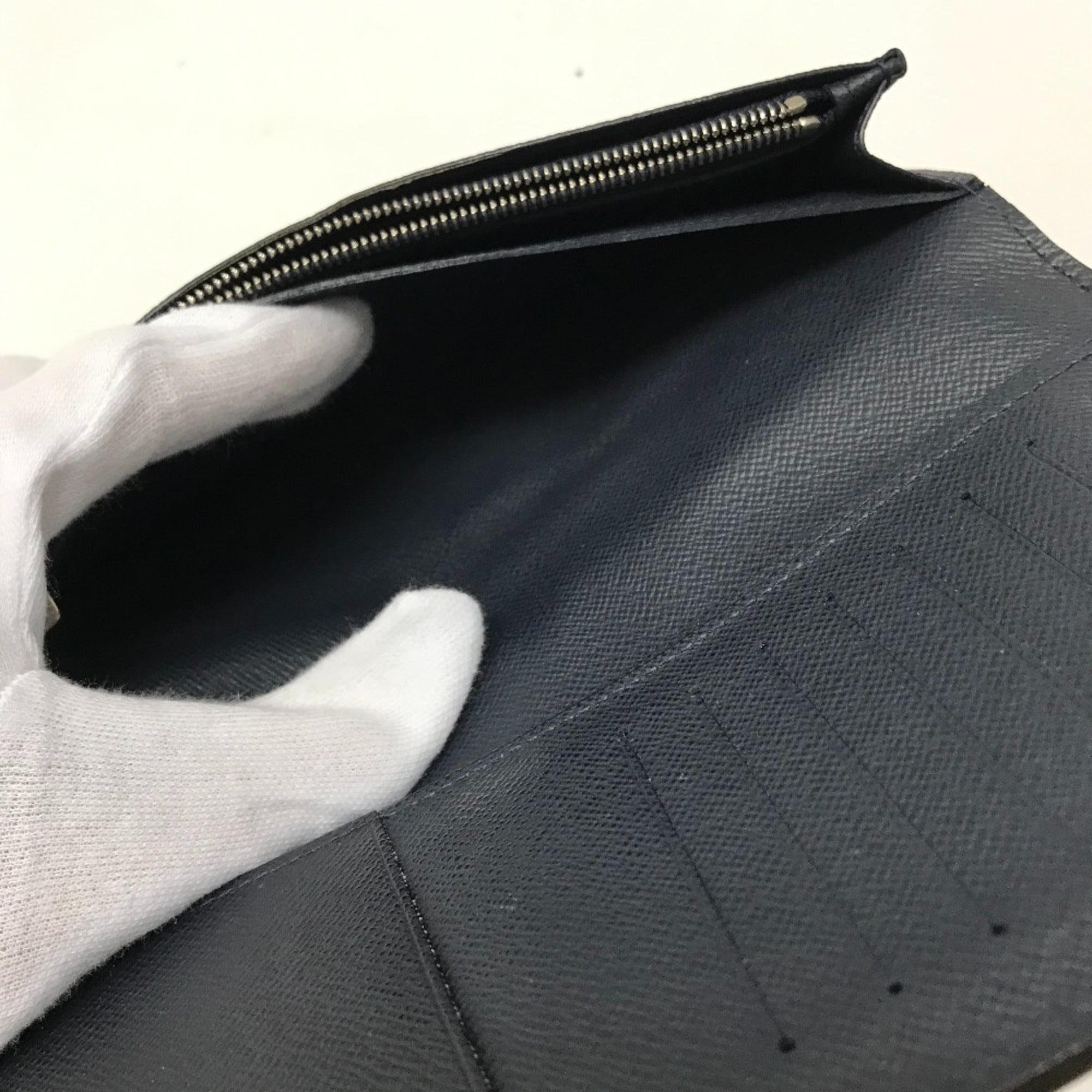 Louis Vuitton Navy Leather Long Wallet (Bi-Fold) (Pre-Owned)