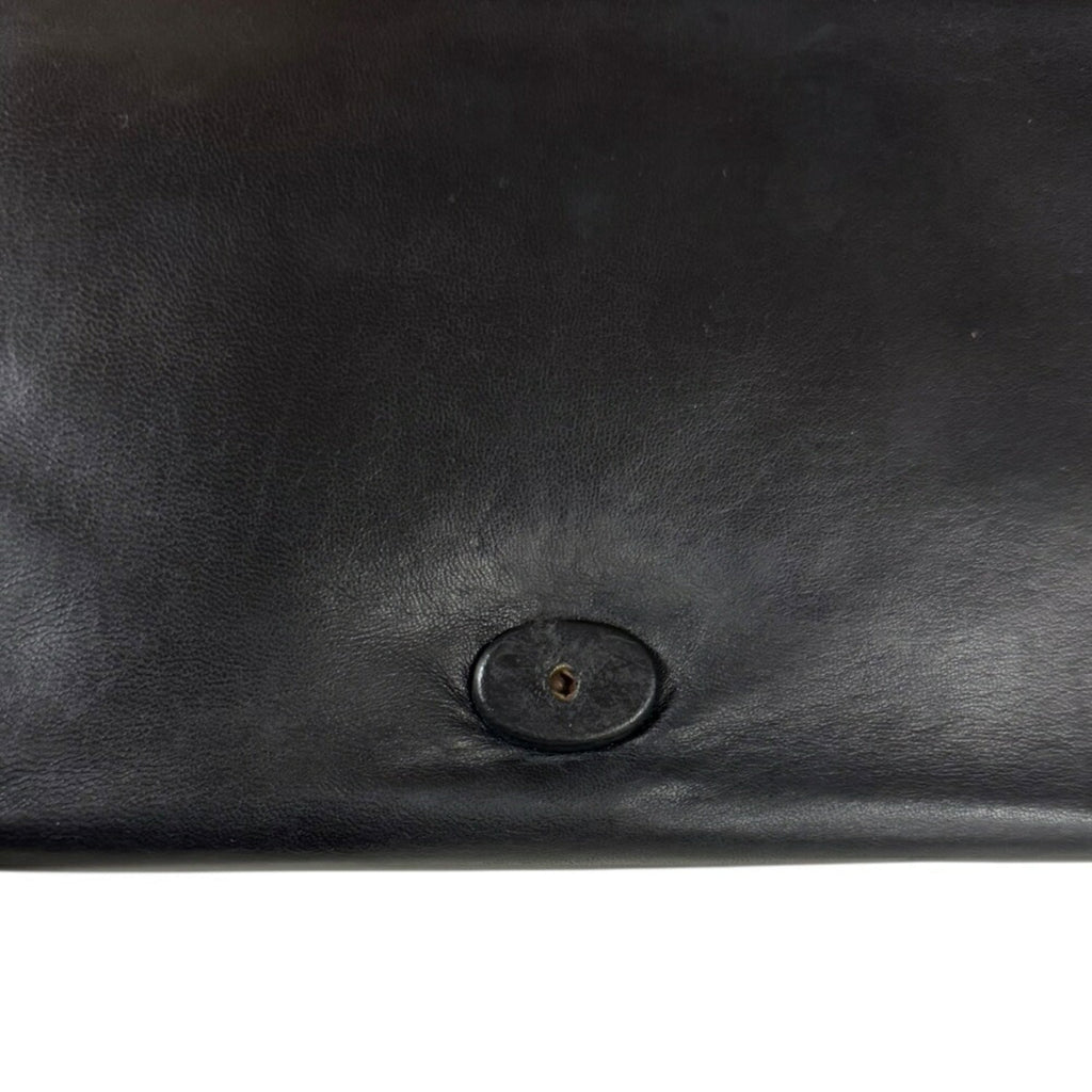 Chanel Black Leather Shoulder Bag (Pre-Owned)