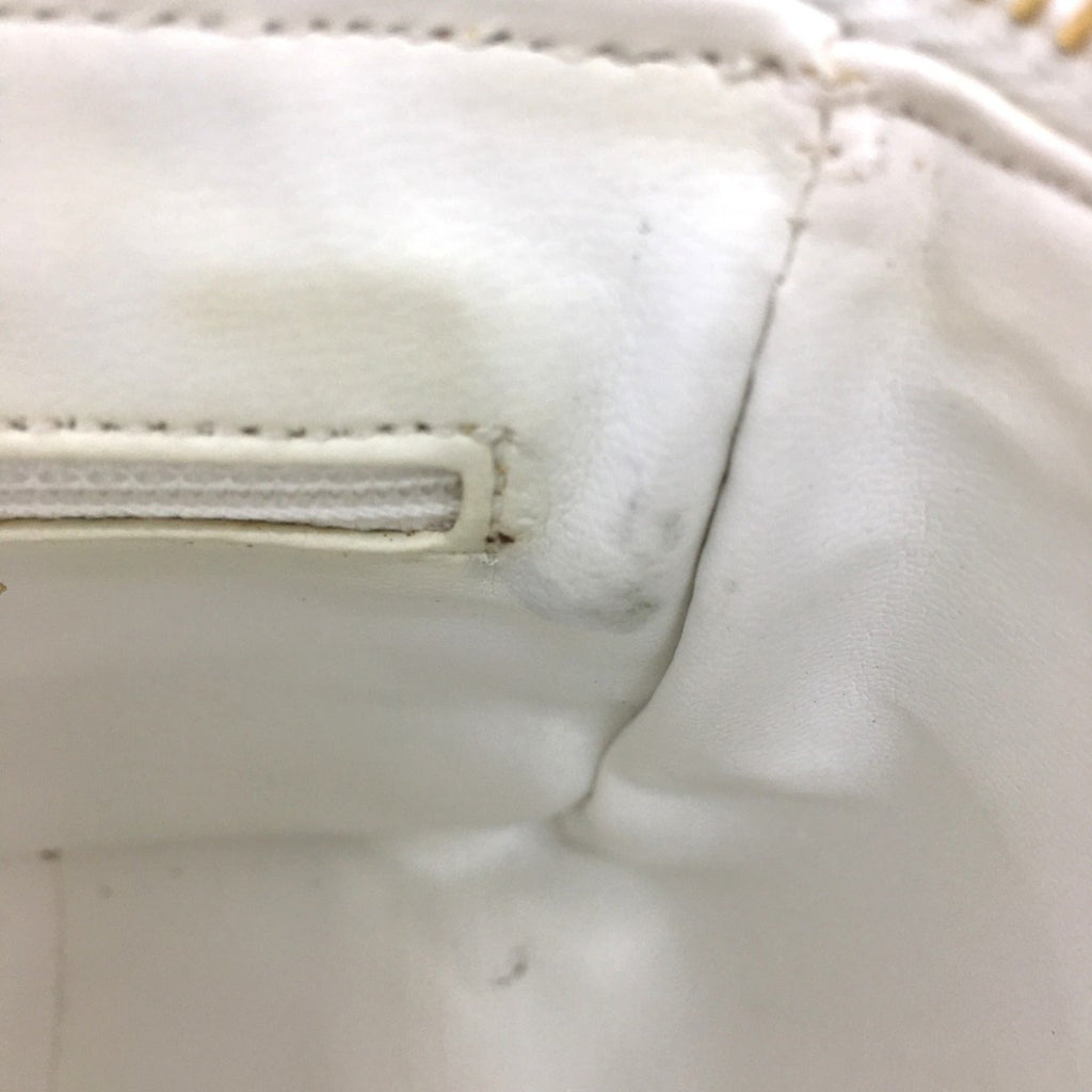 Chanel White Leather Shoulder Bag (Pre-Owned)