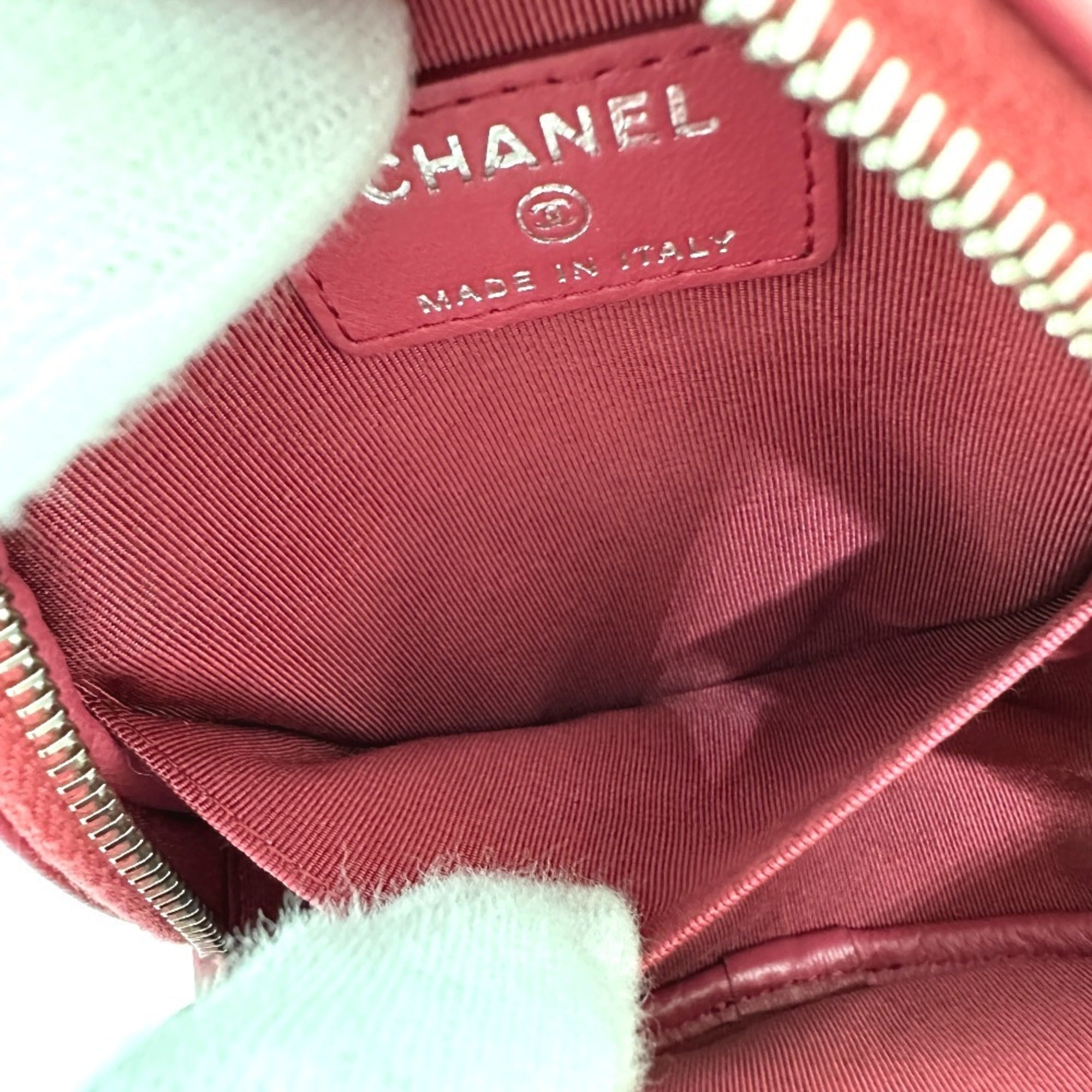 Chanel Leather Shoulder Bag (Pre-Owned)