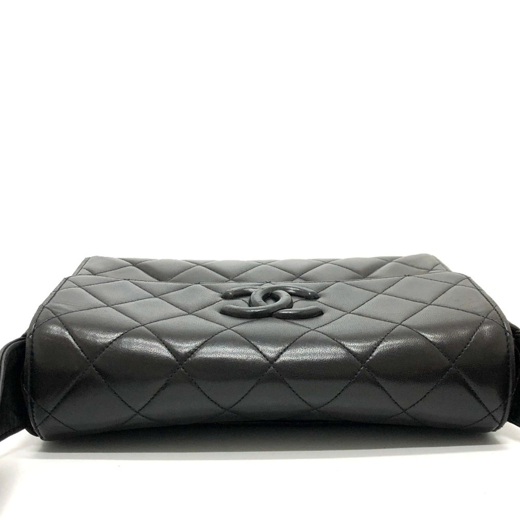 Chanel Black Leather Shoulder Bag (Pre-Owned)