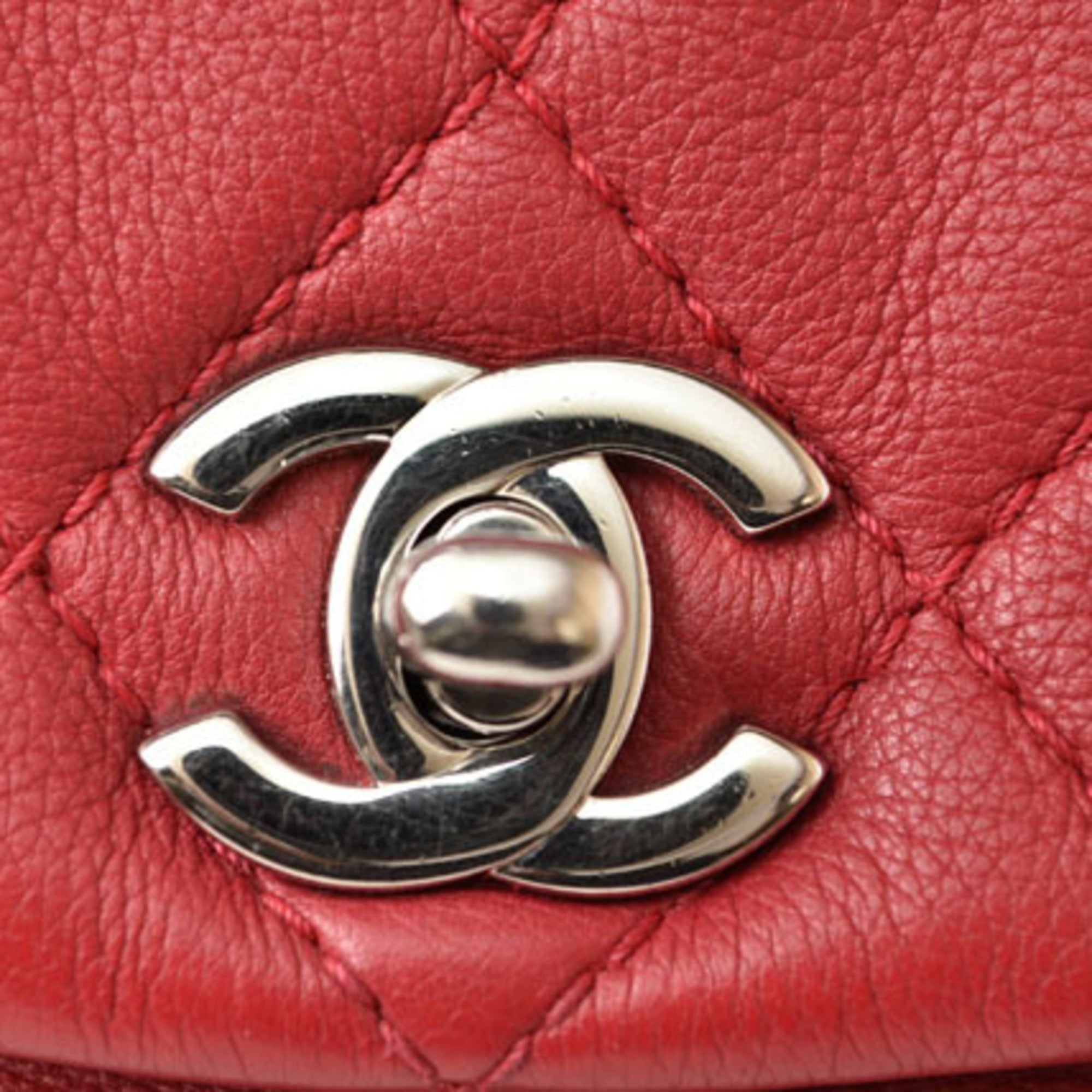 Chanel Red Color Leather Shoulder Bag (Pre-Owned)