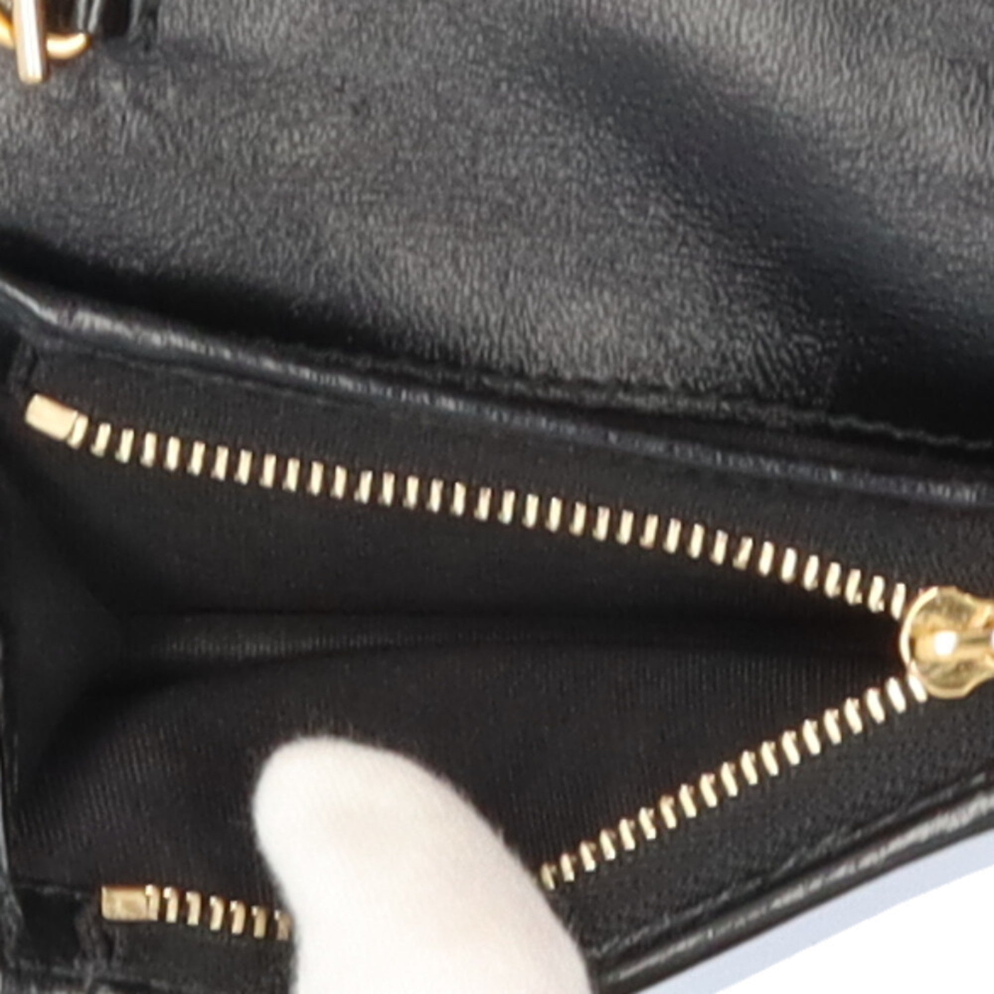 Gucci Black Leather Chain/Shoulder Wallet (Pre-Owned)