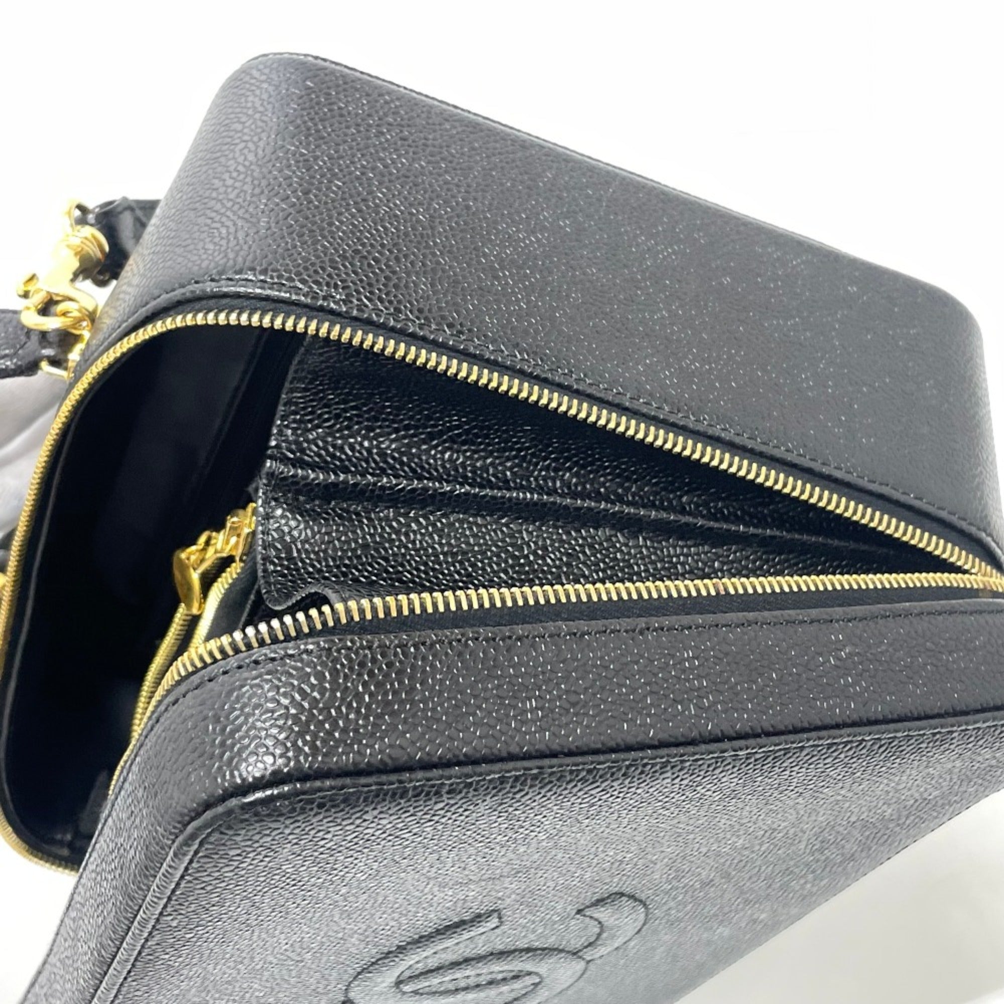 Chanel Black Leather Handbag (Pre-Owned)