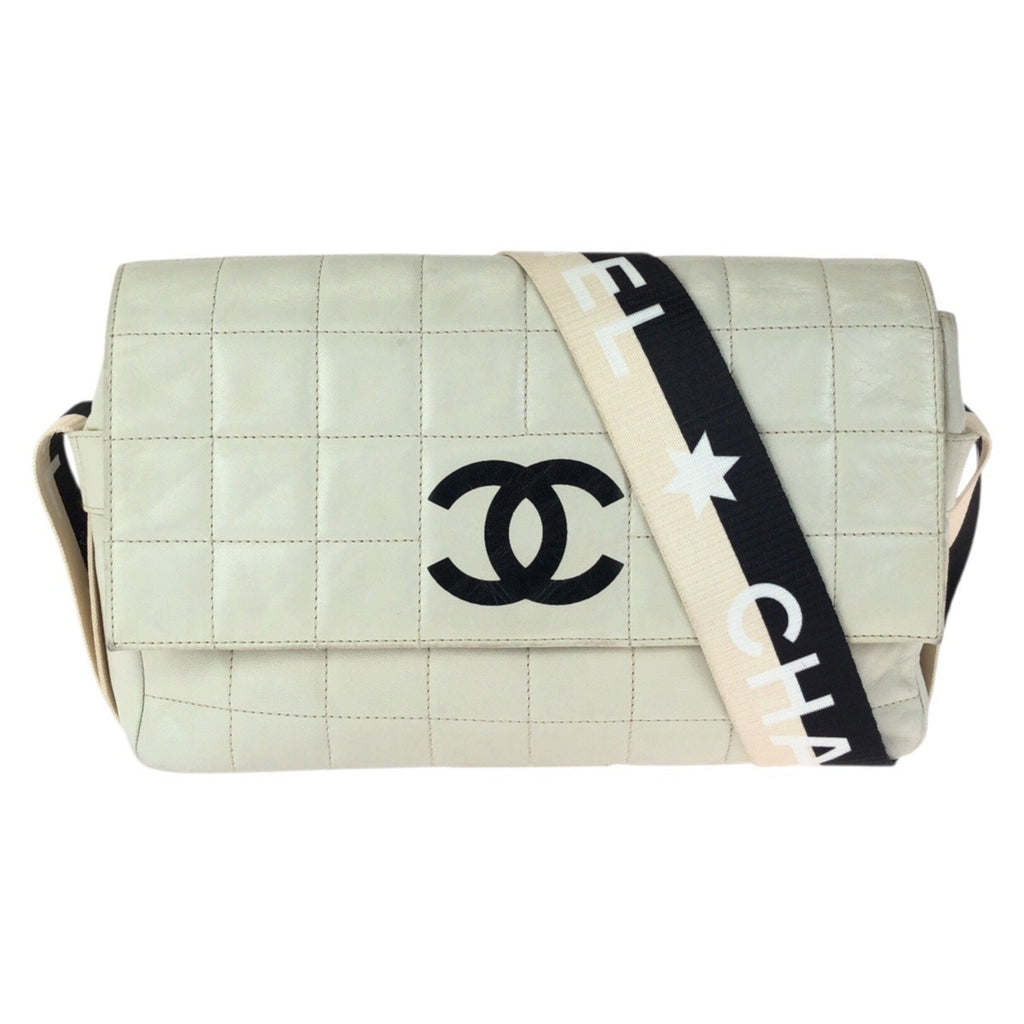 Chanel Black Off-White Leather Messenger Bag Shoulder Bag (Pre-Owned)