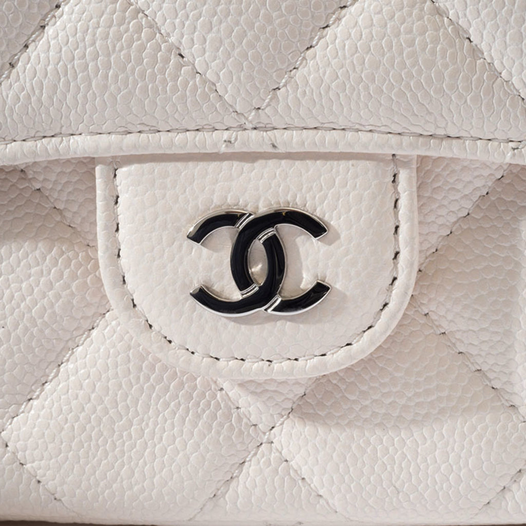 Chanel Matelasse White Caviar Leather Shoulder Bag (Pre-Owned)