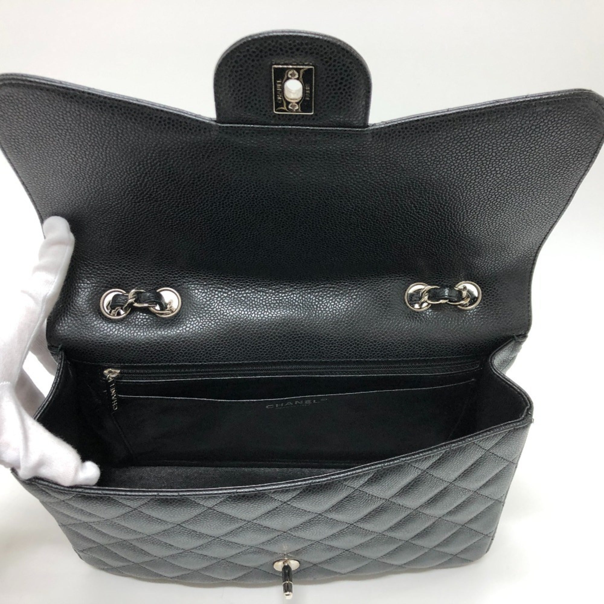 Chanel Black Grained Calfskin Shoulder Bag (Pre-Owned)