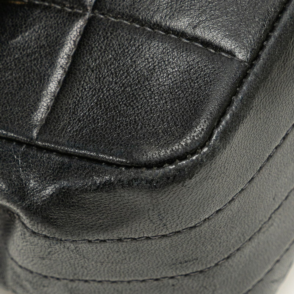 Chanel Black Leather Shoulder Bag (Pre-Owned)