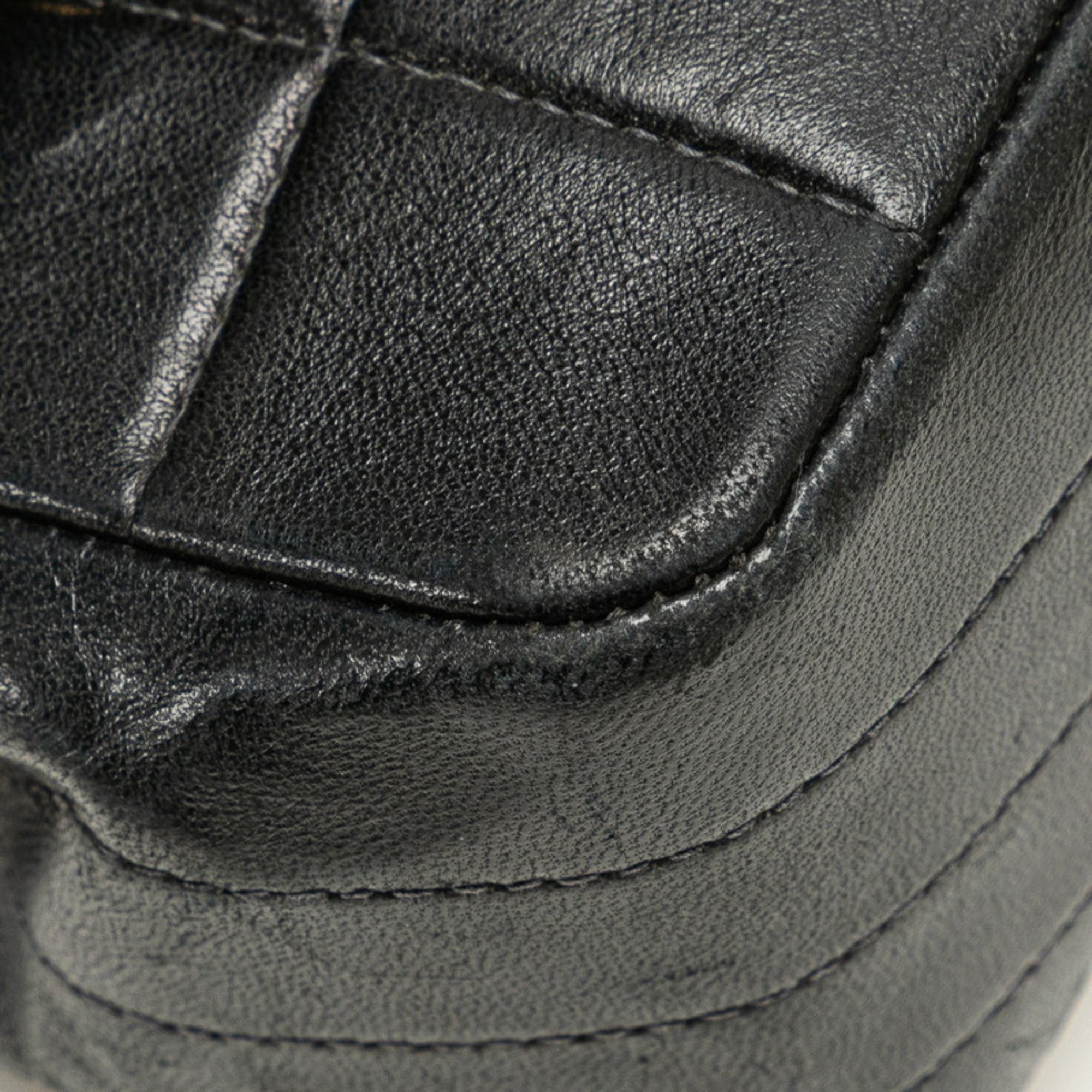 Chanel Black Leather Shoulder Bag (Pre-Owned)