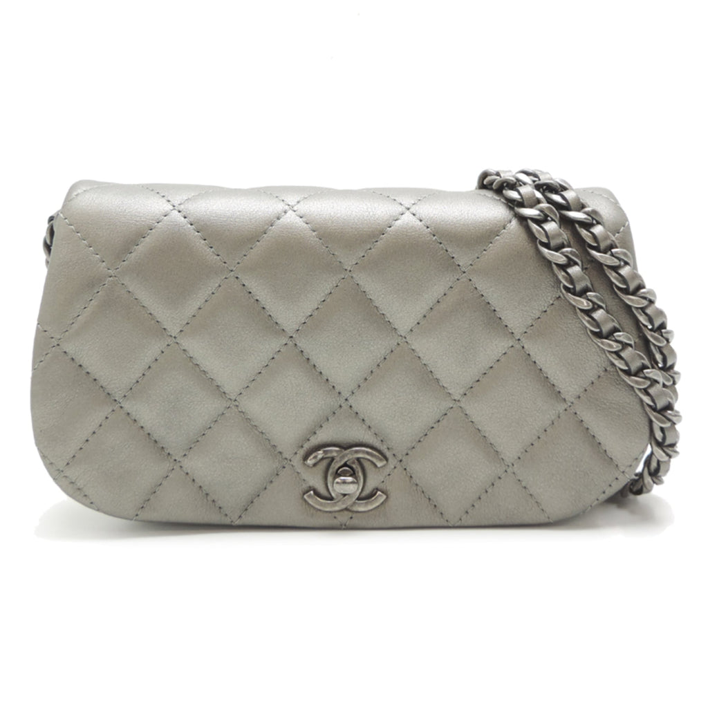 Chanel Matelasse Silver Leather Shoulder Bag (Pre-Owned)