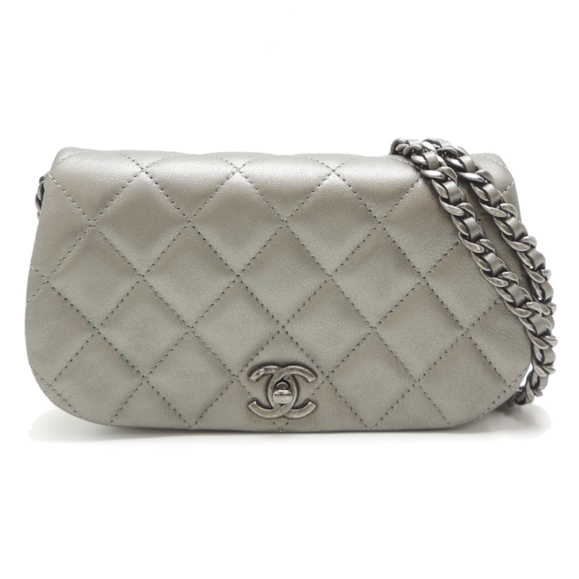Chanel Matelasse Silver Leather Shoulder Bag (Pre-Owned)