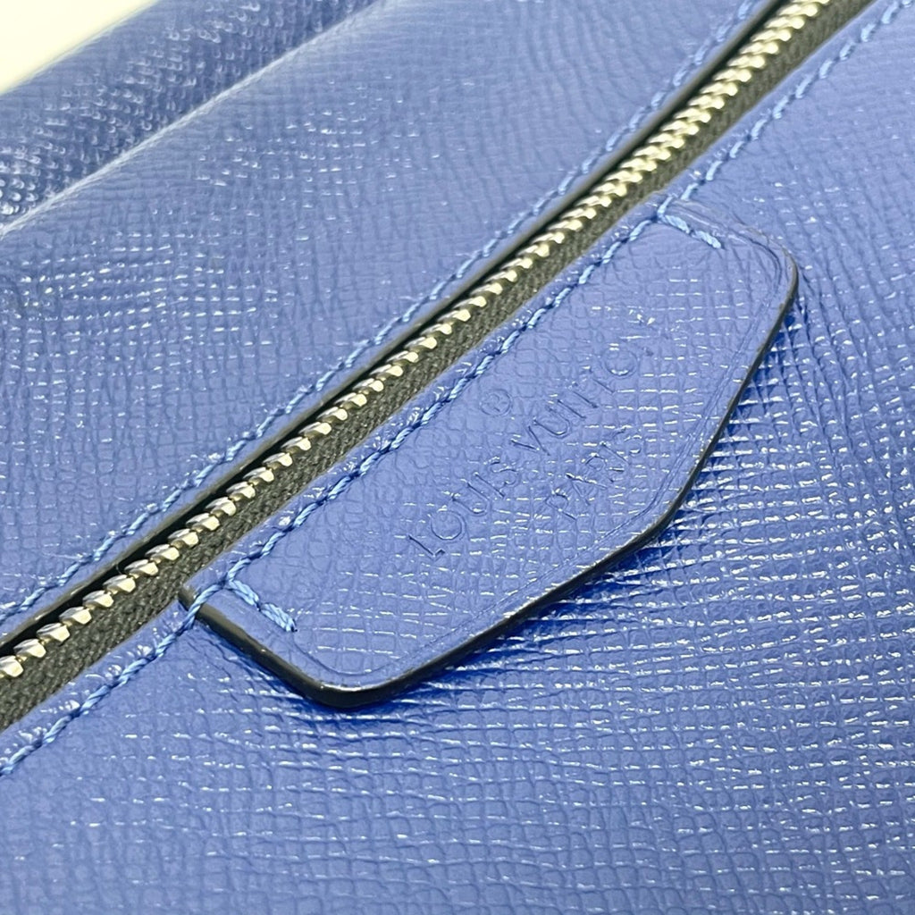 Louis Vuitton Blue Leather Shoulder Bag (Pre-Owned)