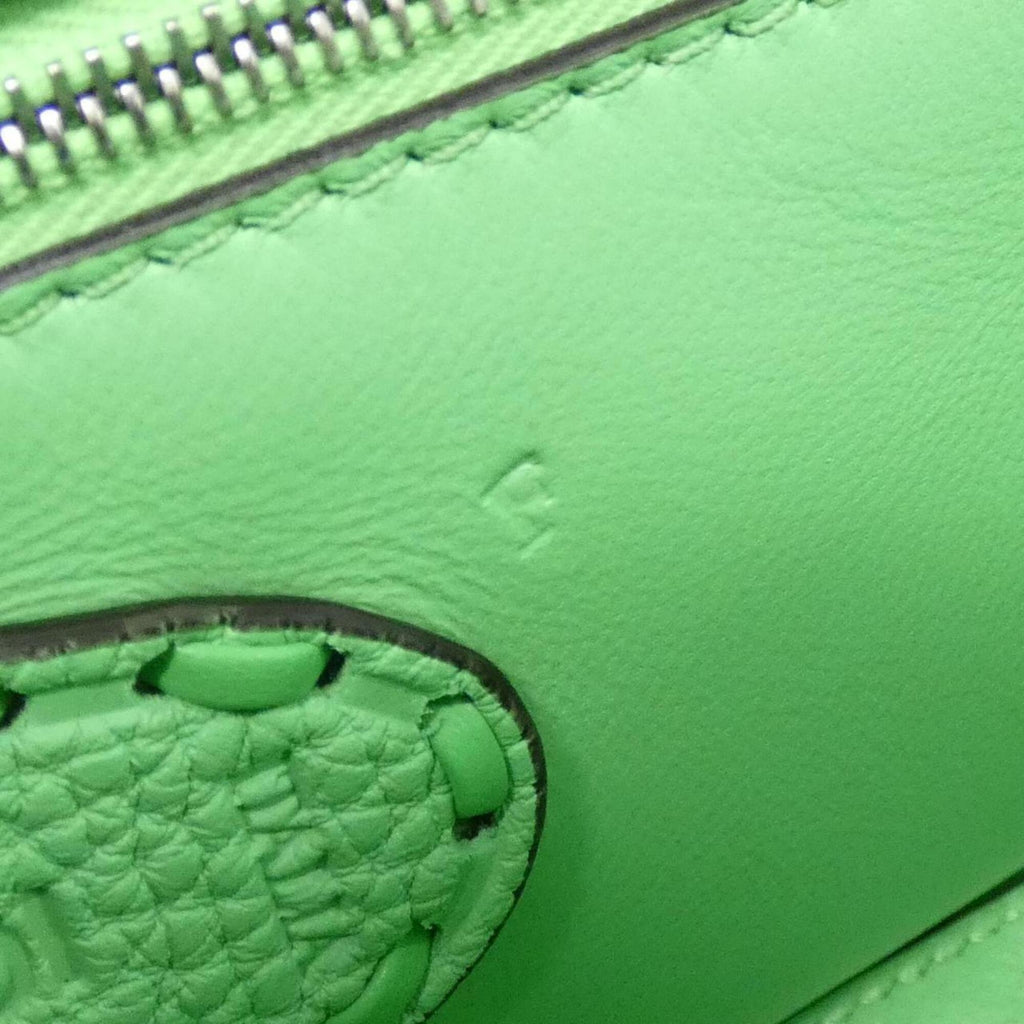 Fendi Green Leather Shoulder Bag (Pre-Owned)