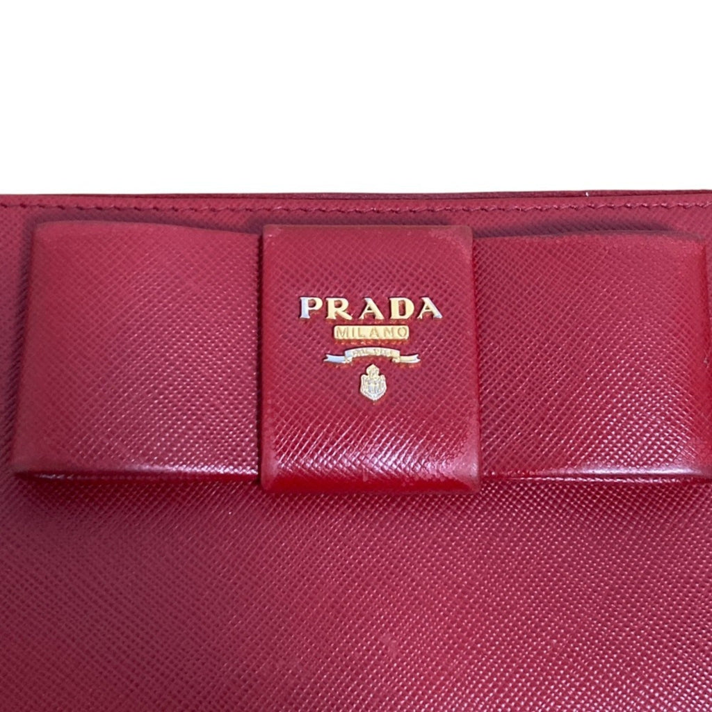 Prada Red Color Leather Long Wallet (Bi-Fold) (Pre-Owned)