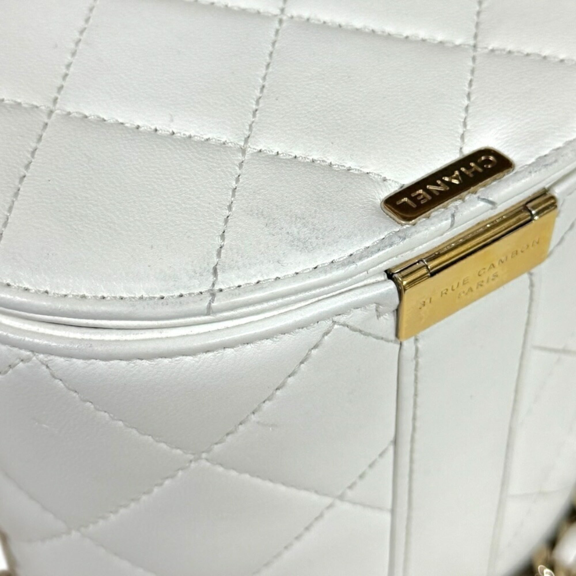 Chanel White Leather Shoulder Bag Vanity Bag (Pre-Owned)