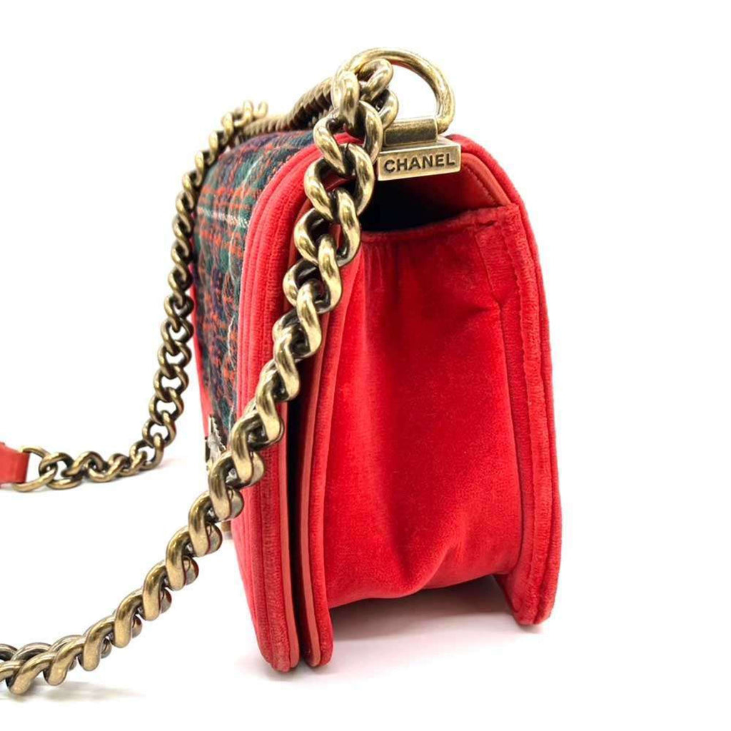 Chanel Green Red Color Canvas Shoulder Bag (Pre-Owned)
