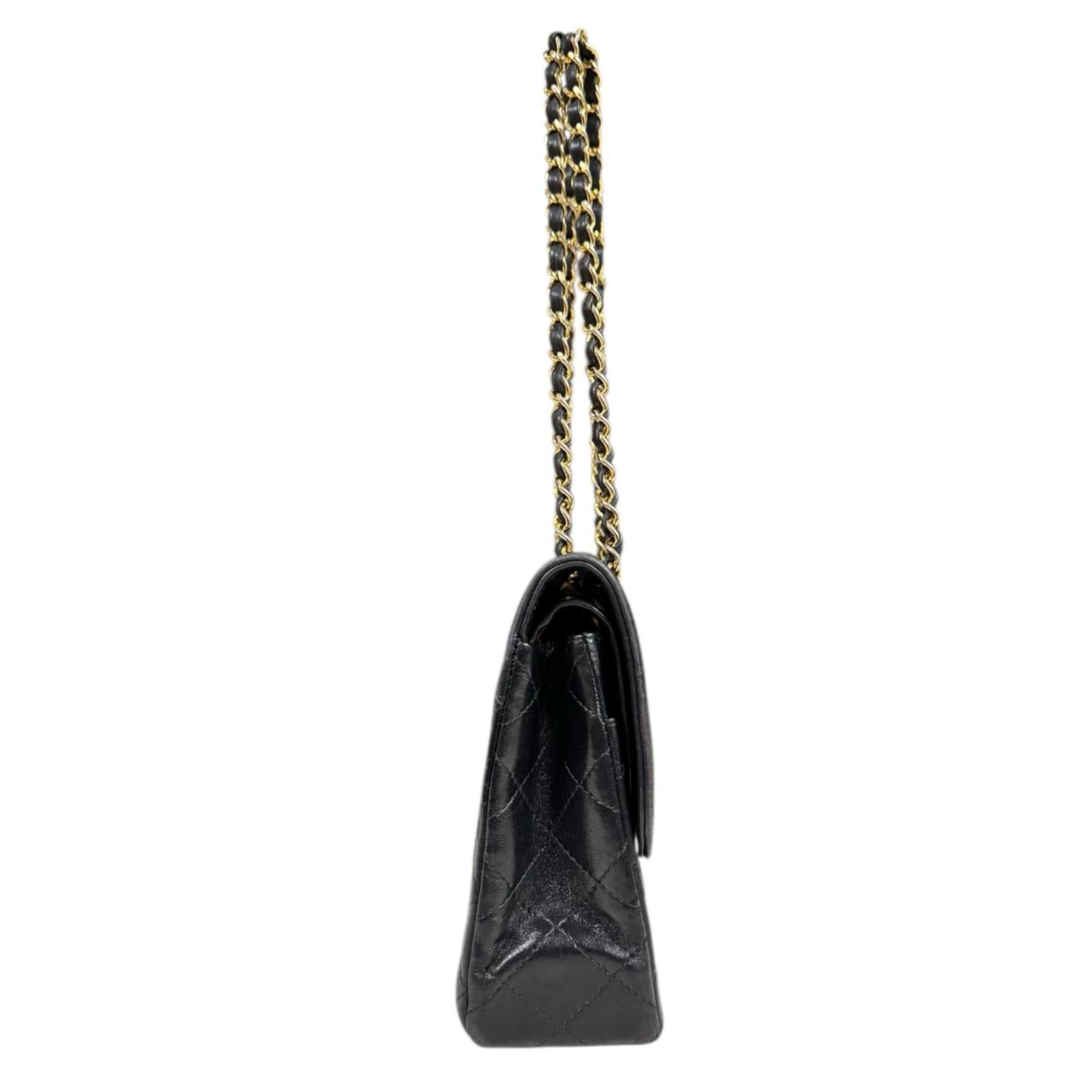Chanel Black Leather Shoulder Bag (Pre-Owned)