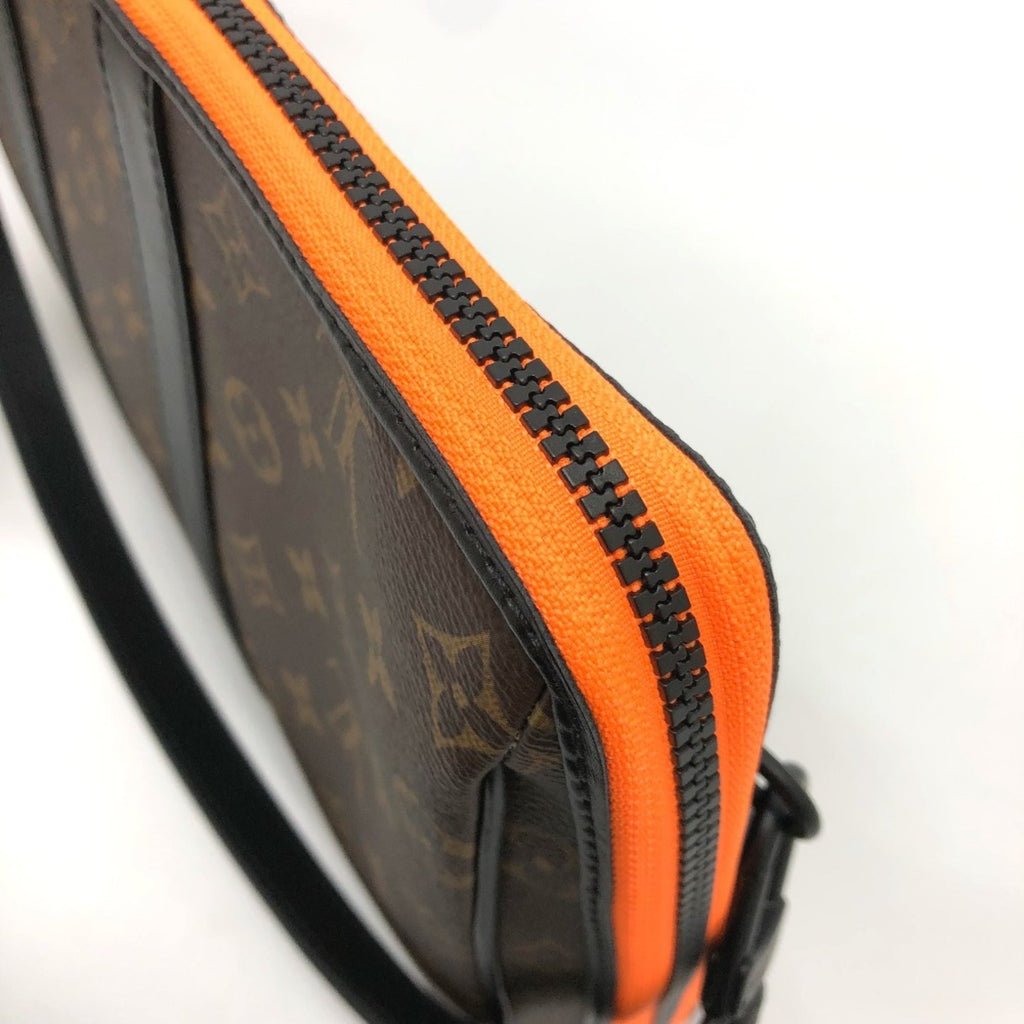 Louis Vuitton Brown Monogram Monogram Handbag (Pre-Owned)