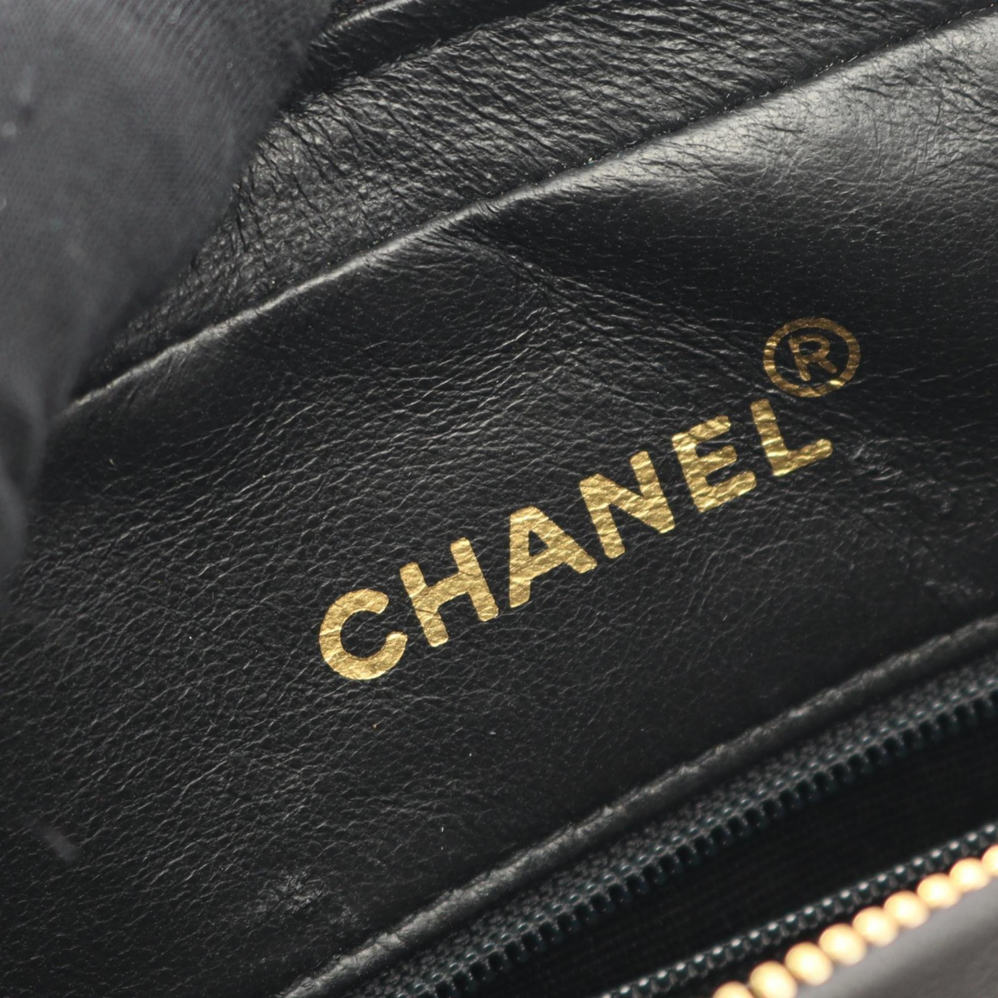 Chanel Black Leather Shoulder Bag (Pre-Owned)