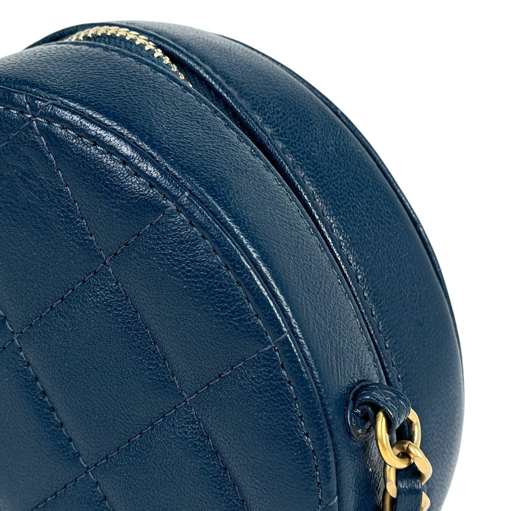 Chanel Blue Leather Shoulder Bag (Pre-Owned)