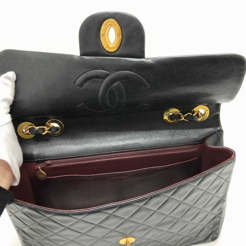 Chanel Black Leather Shoulder Bag (Pre-Owned)