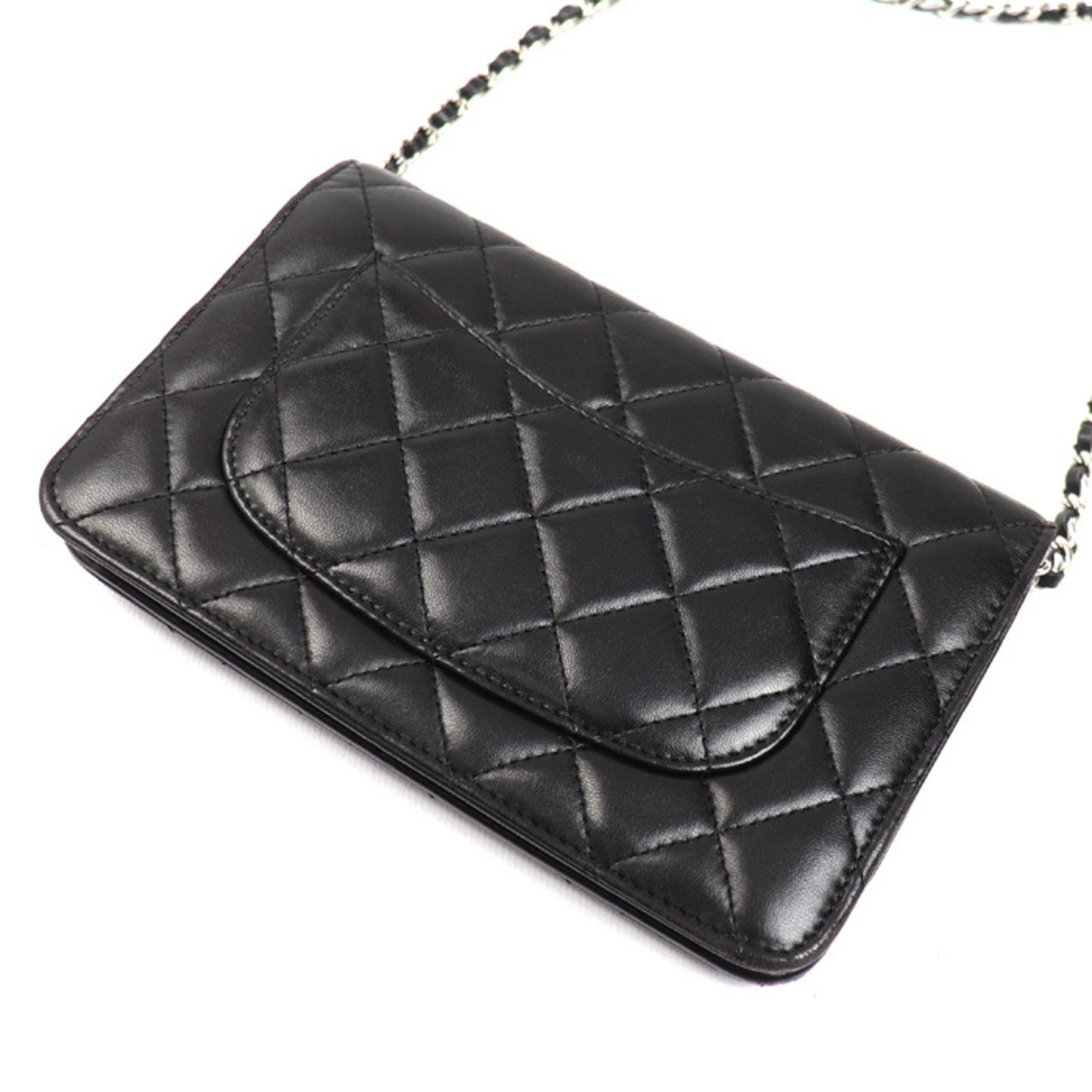 Chanel Black Leather Shoulder Bag (Pre-Owned)