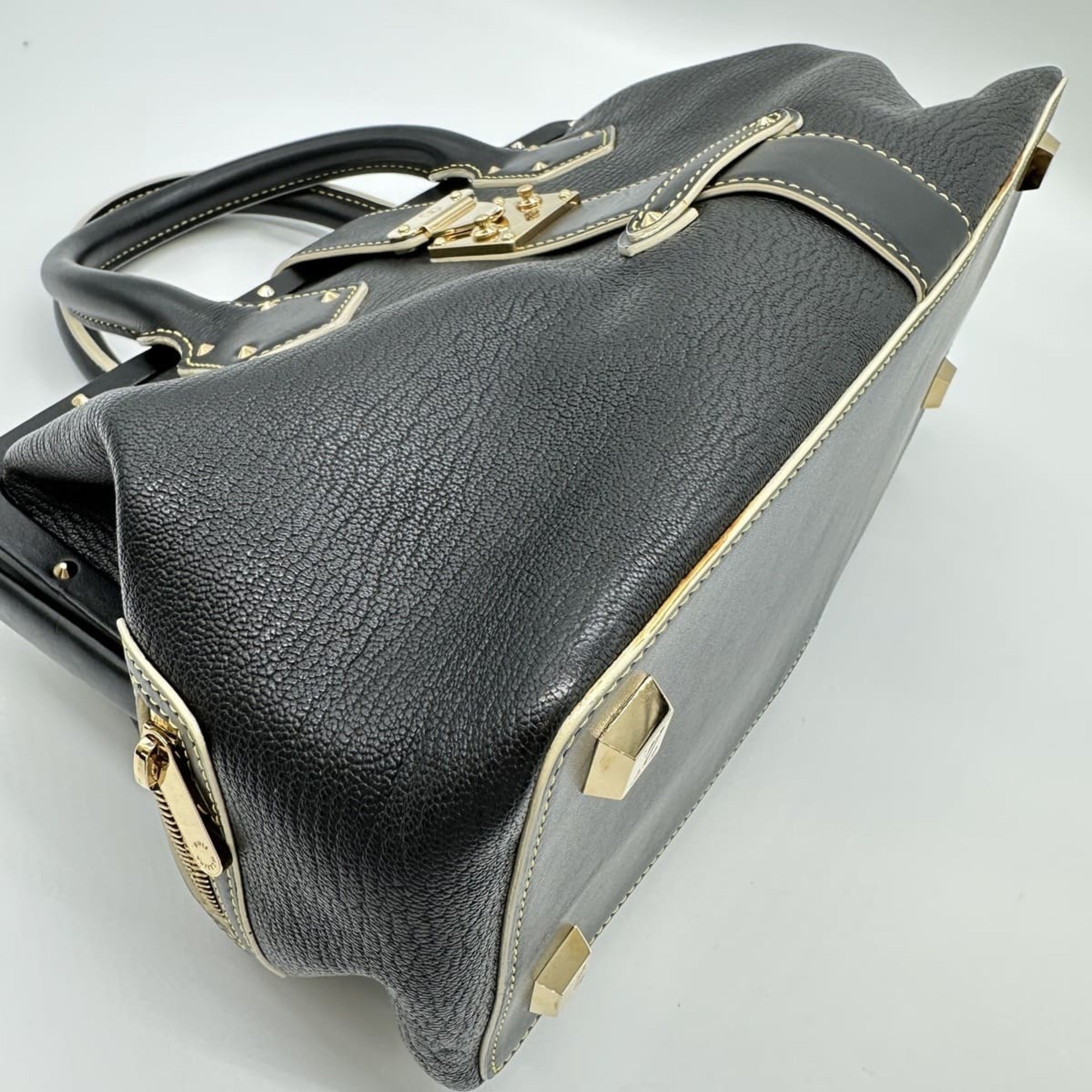 Louis Vuitton Black Suhali Leather Handbag (Pre-Owned)