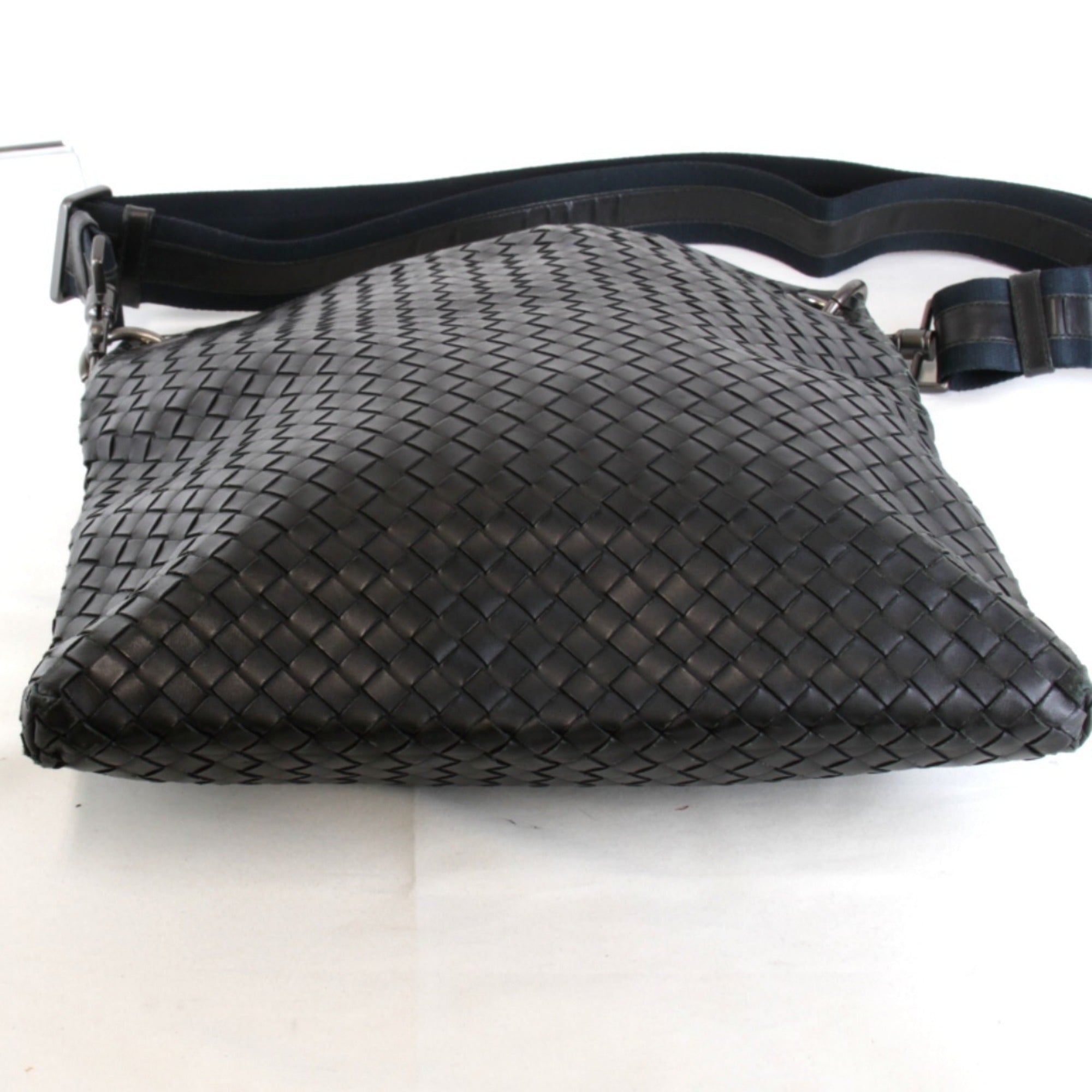 Bottega Veneta Black Leather Shoulder Bag (Pre-Owned)