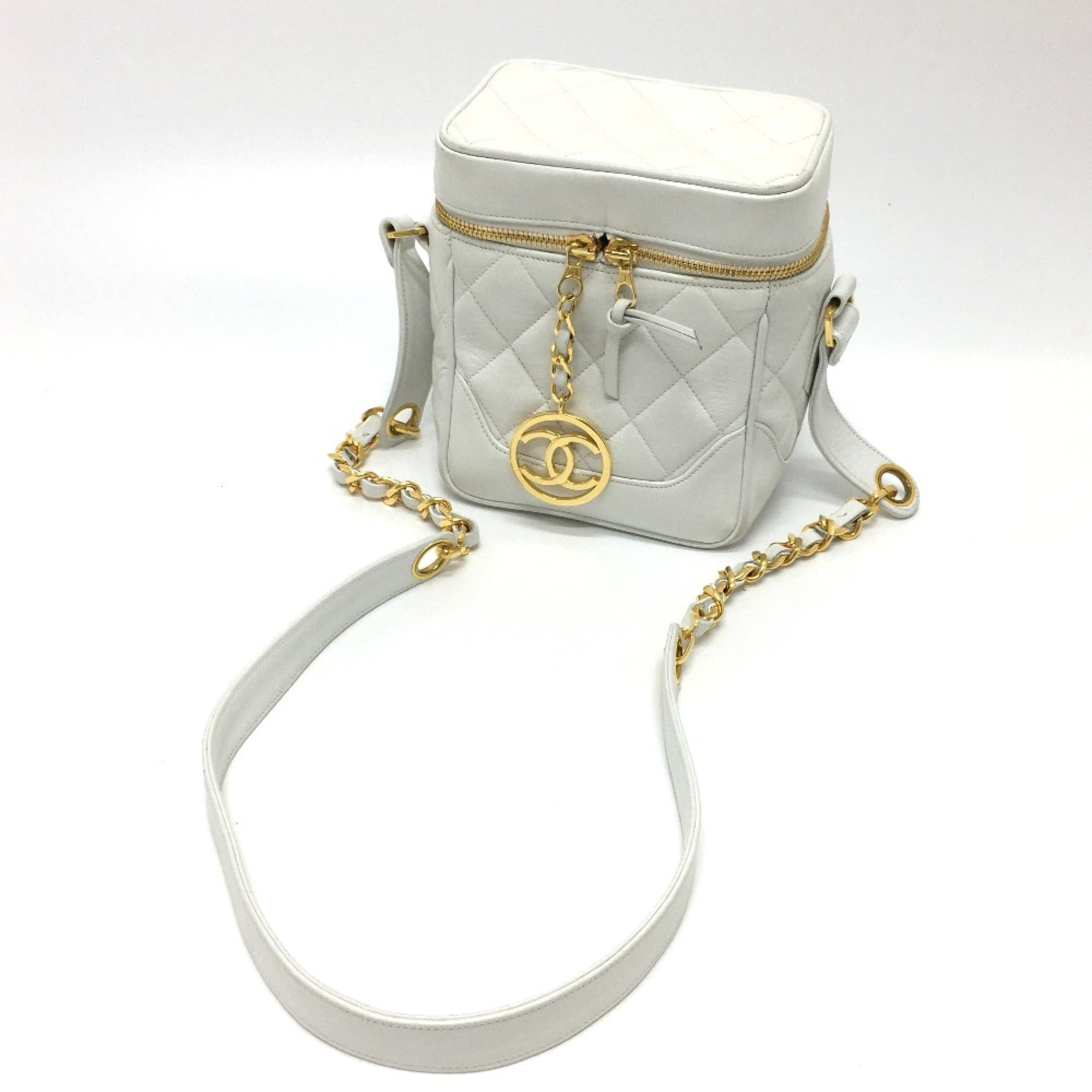 Chanel White Leather Shoulder Bag (Pre-Owned)