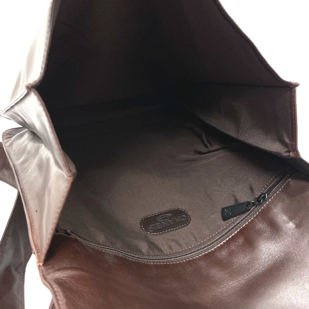 Chanel Brown Leather Shoulder Bag (Pre-Owned)